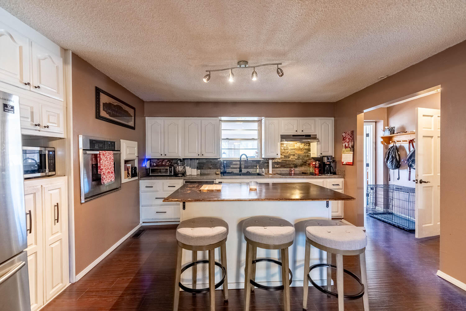 main property photo 15