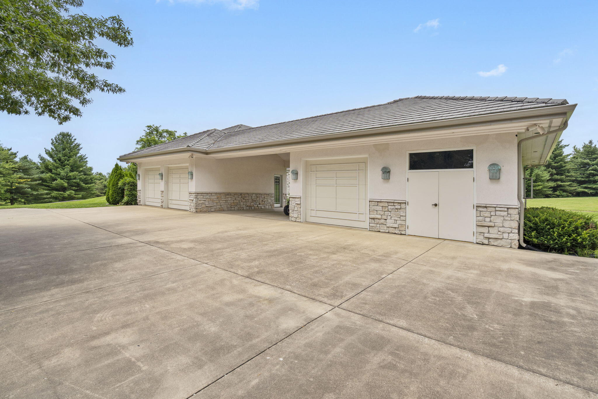 main property photo 98