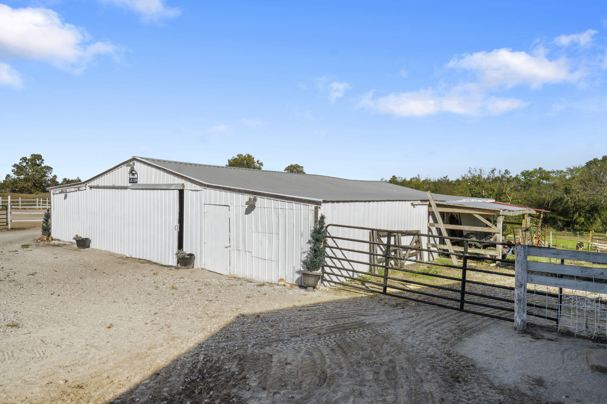 main property photo 9