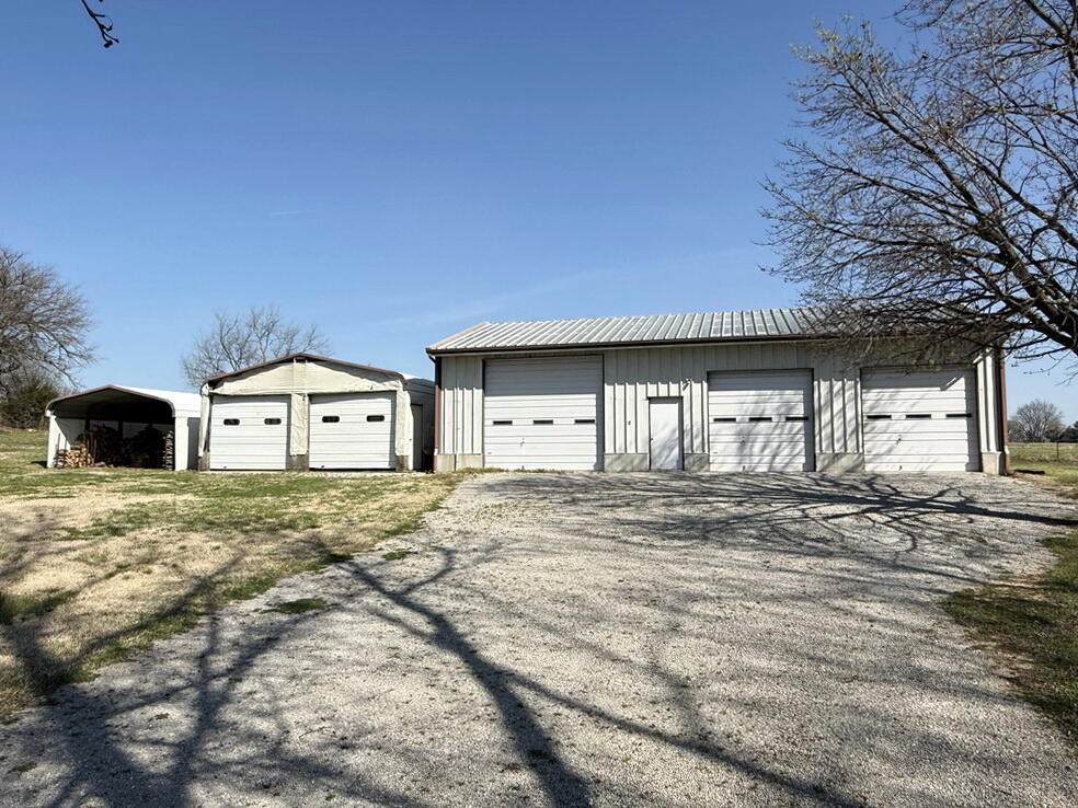 main property photo 40