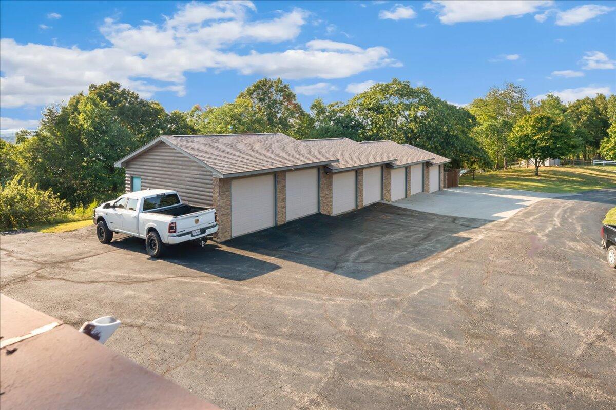 main property photo 40