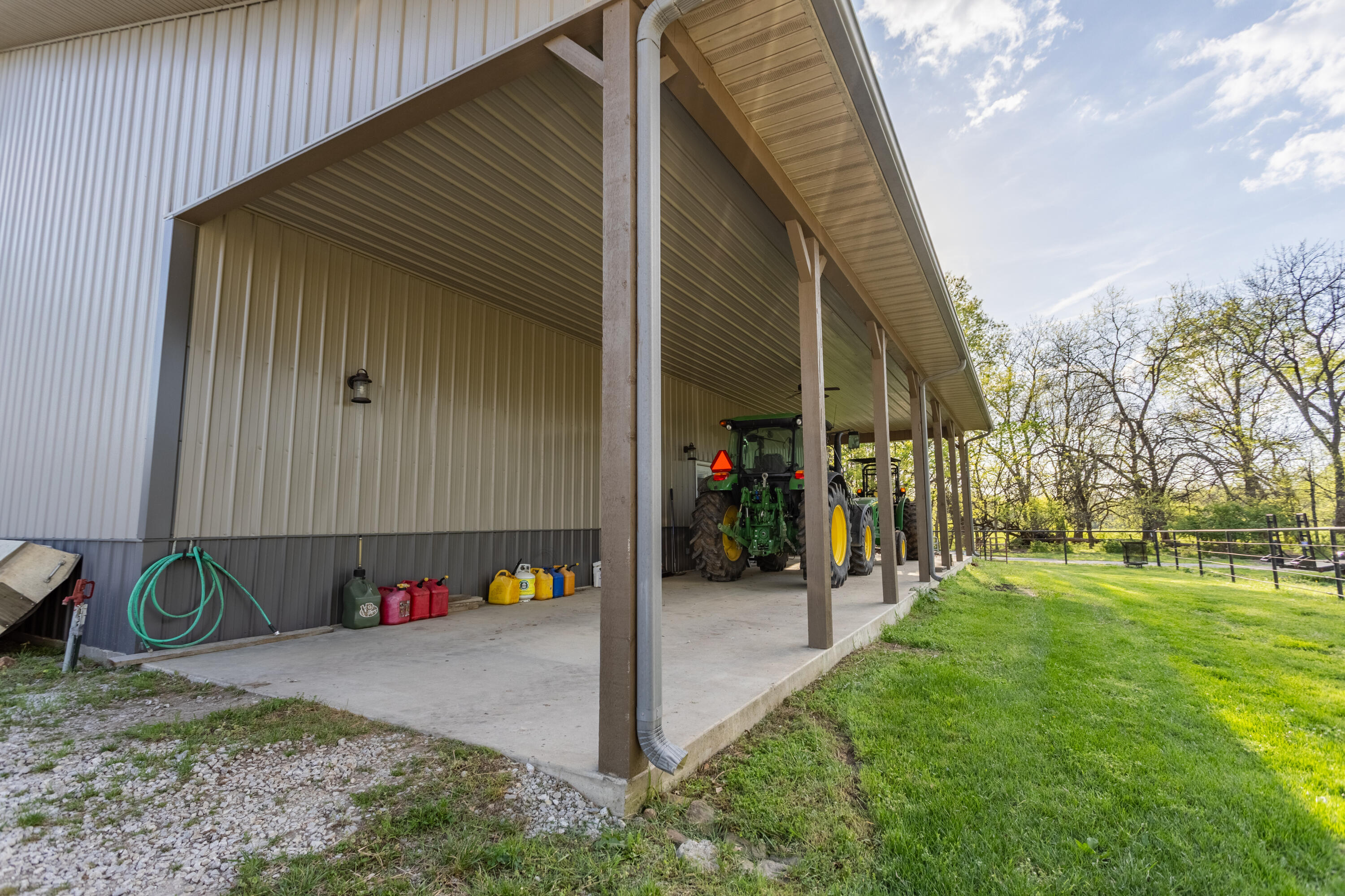 main property photo 41