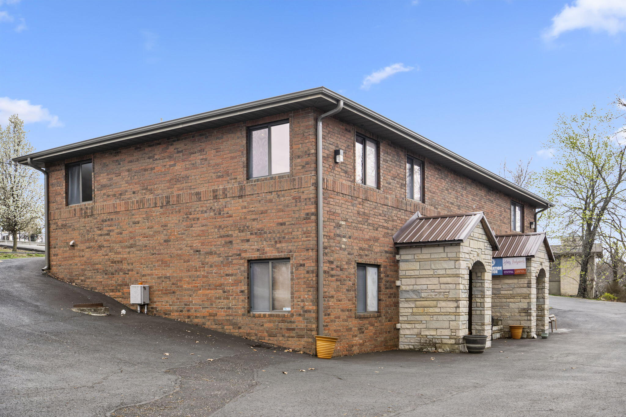 main property photo 9