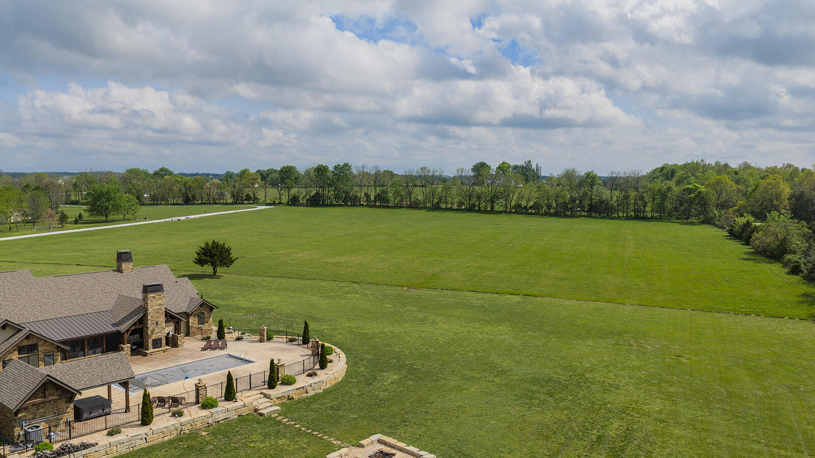main property photo 3