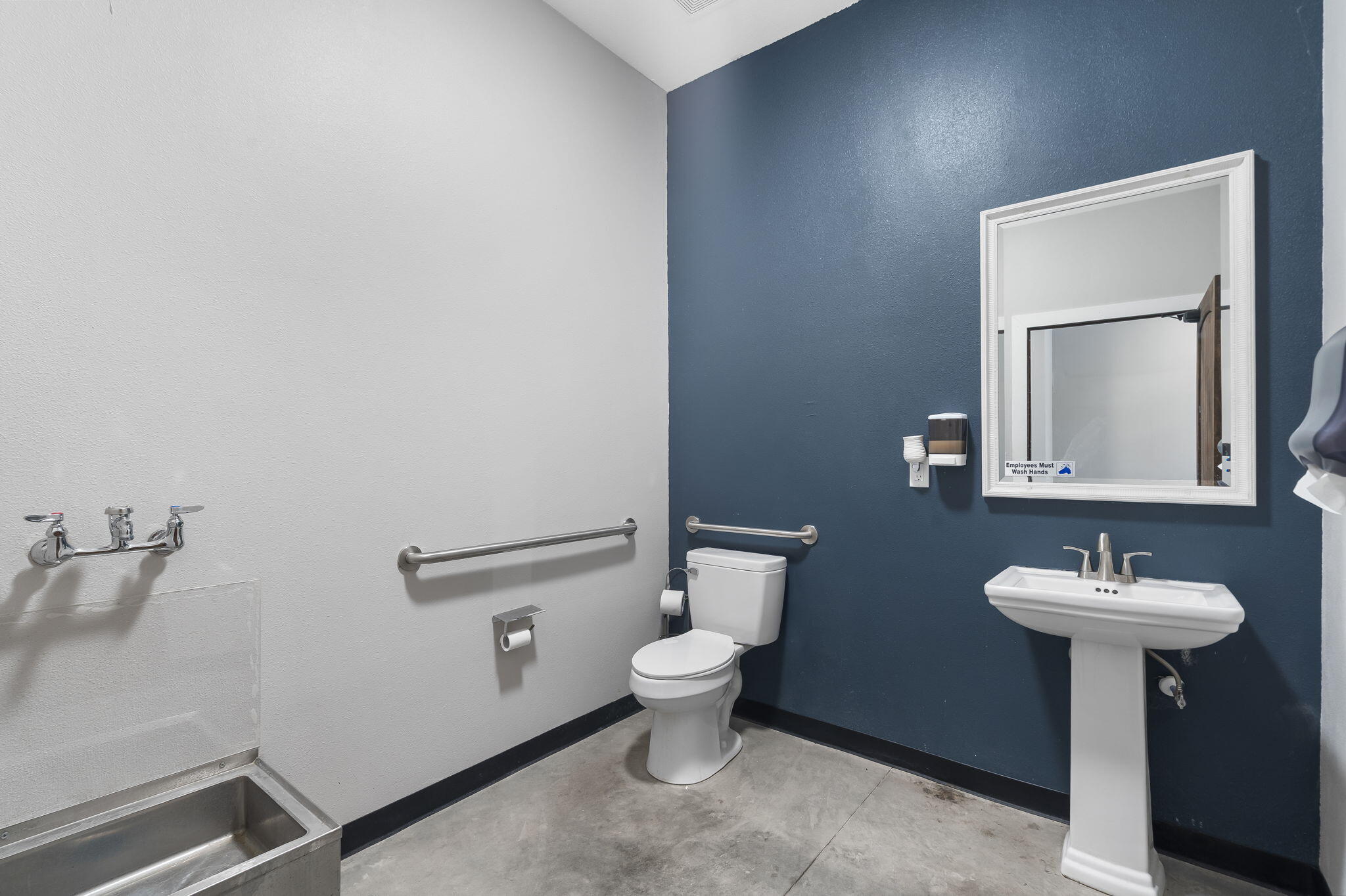 main property photo 18
