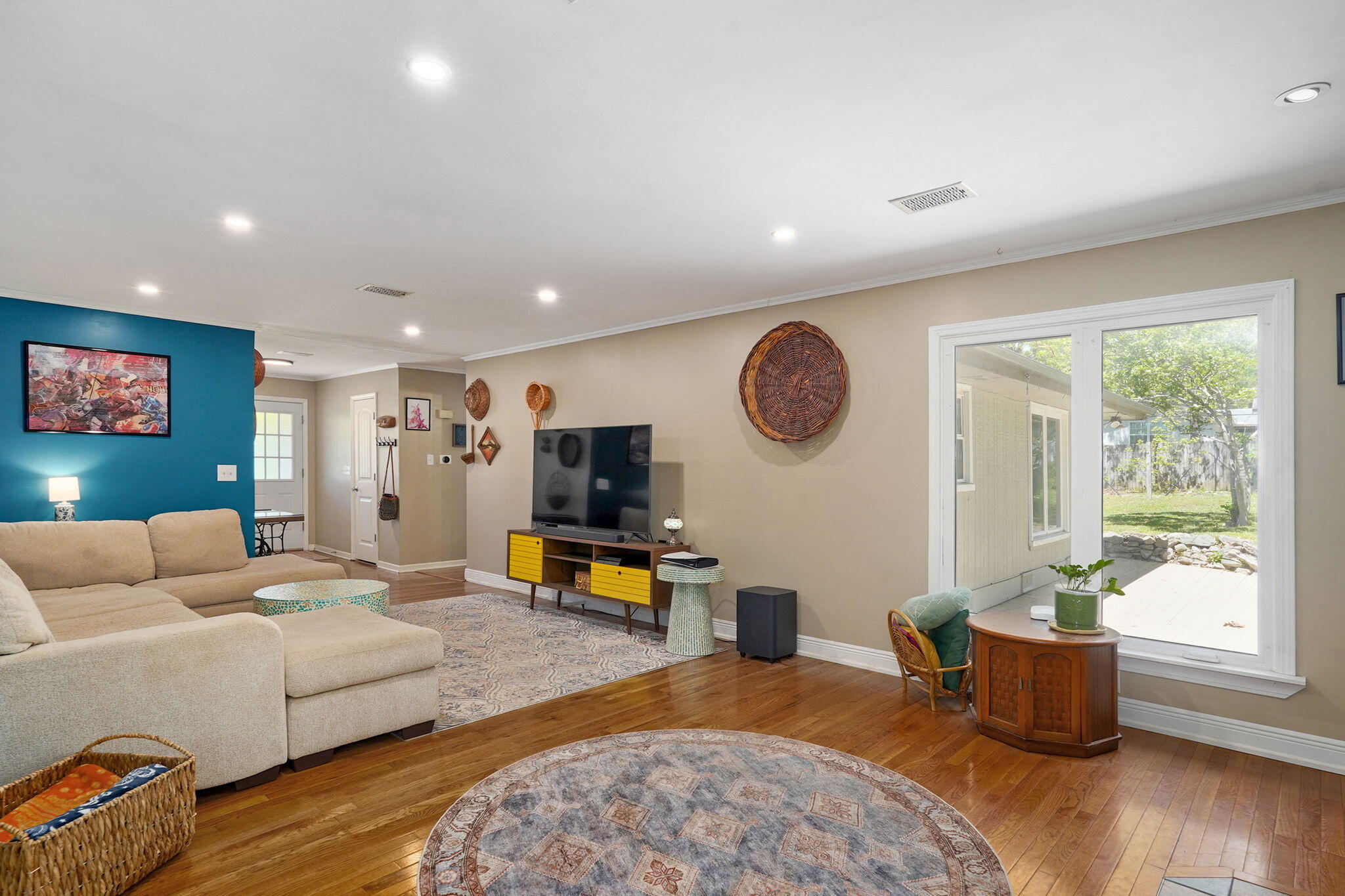 main property photo 11