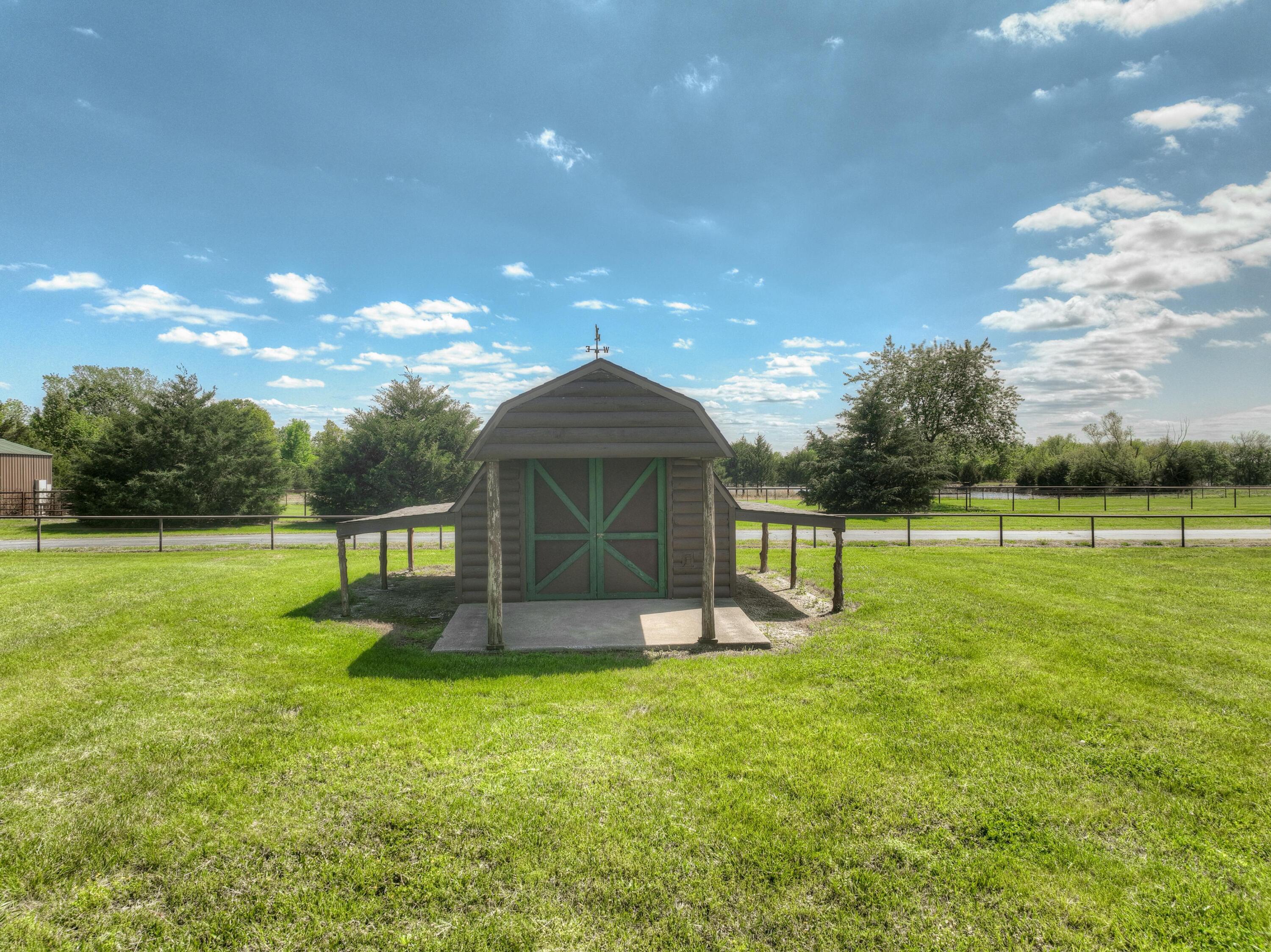 main property photo 28