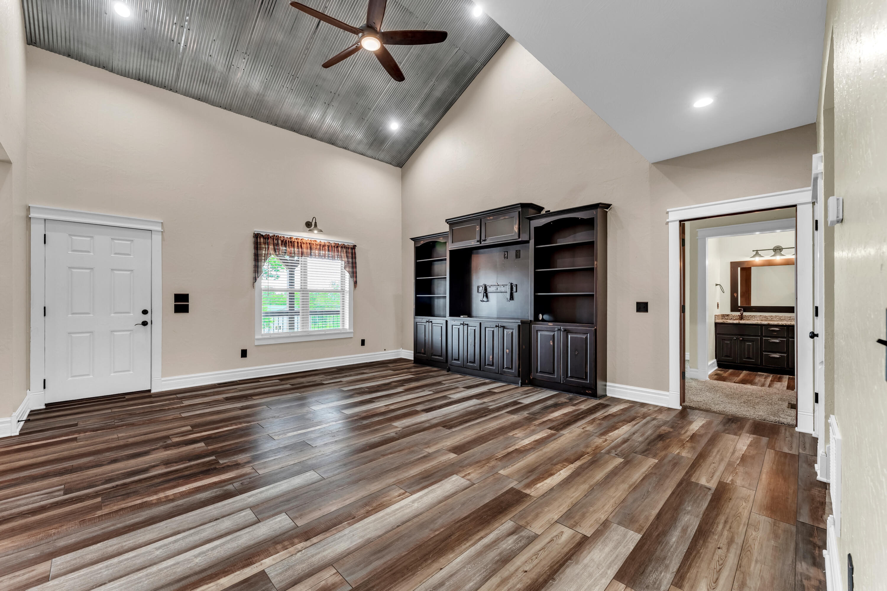 main property photo 59