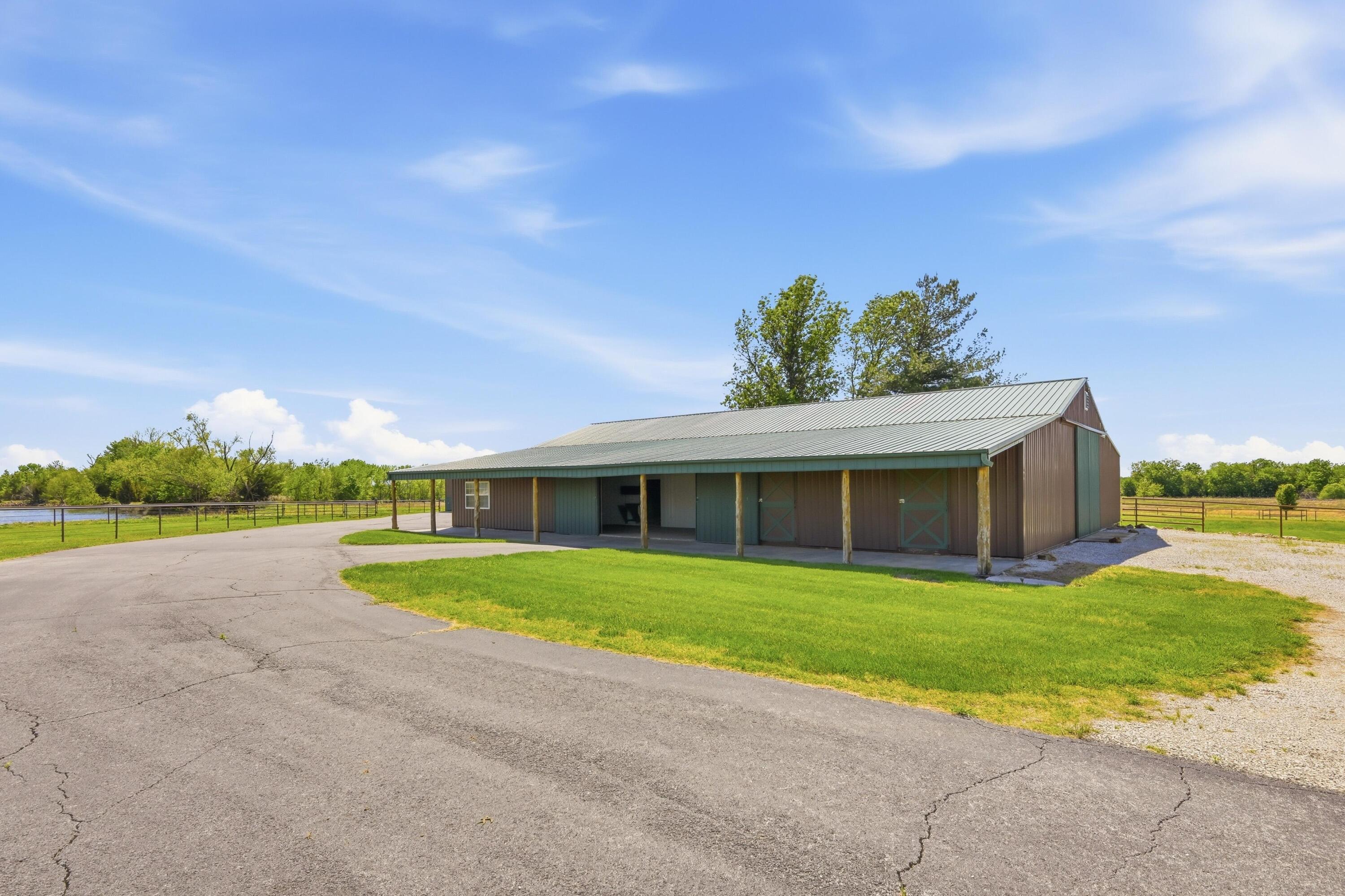 main property photo 33