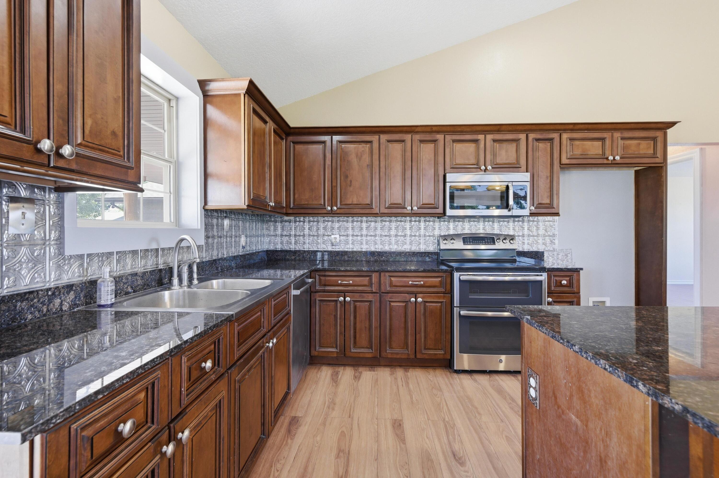 main property photo 67