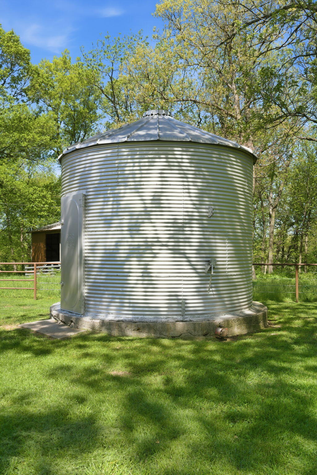 main property photo 34