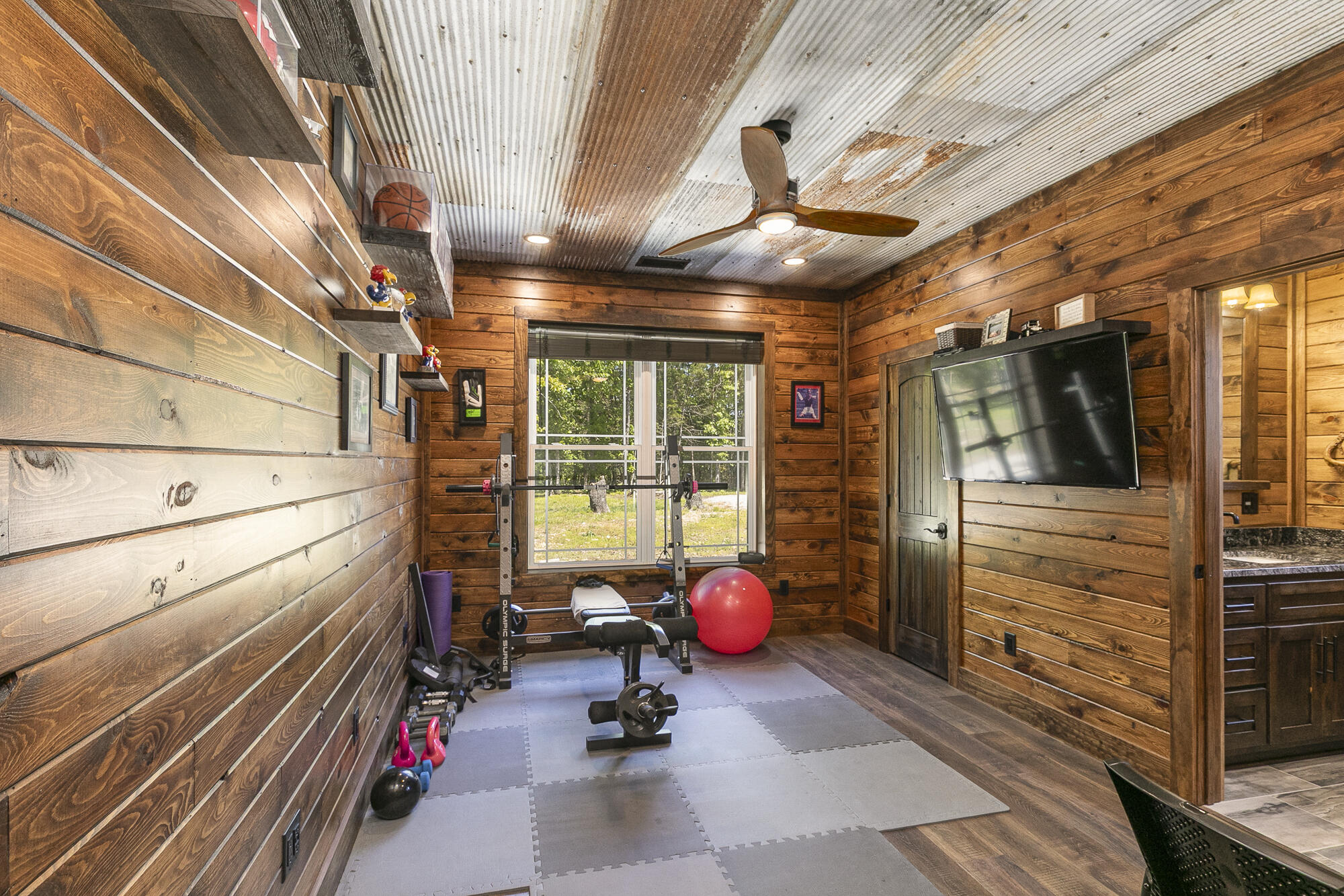 main property photo 40
