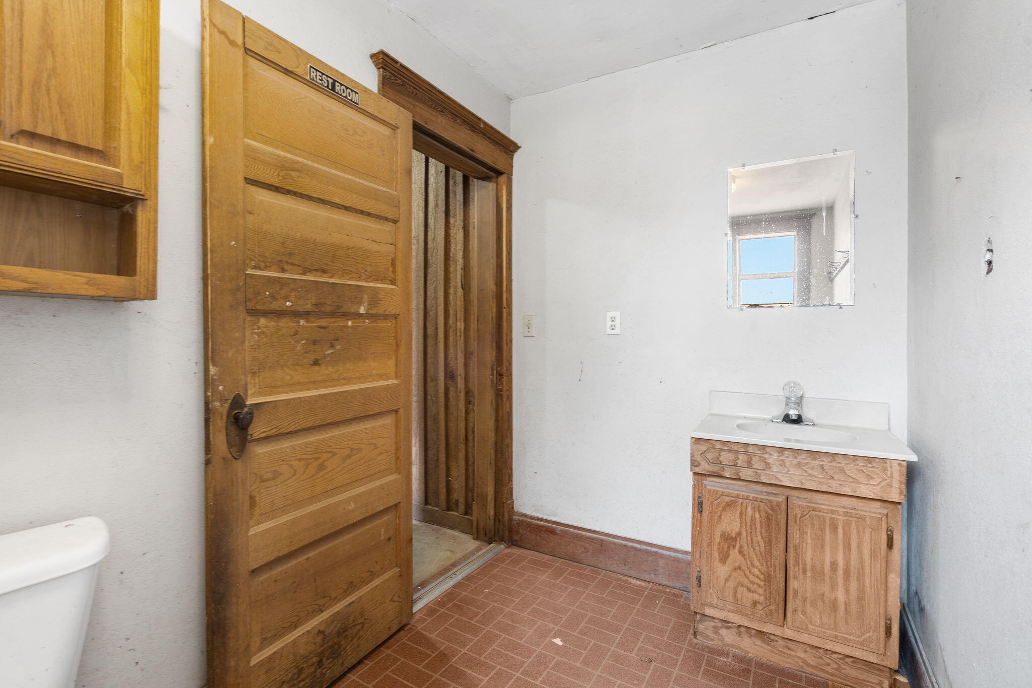 main property photo 40