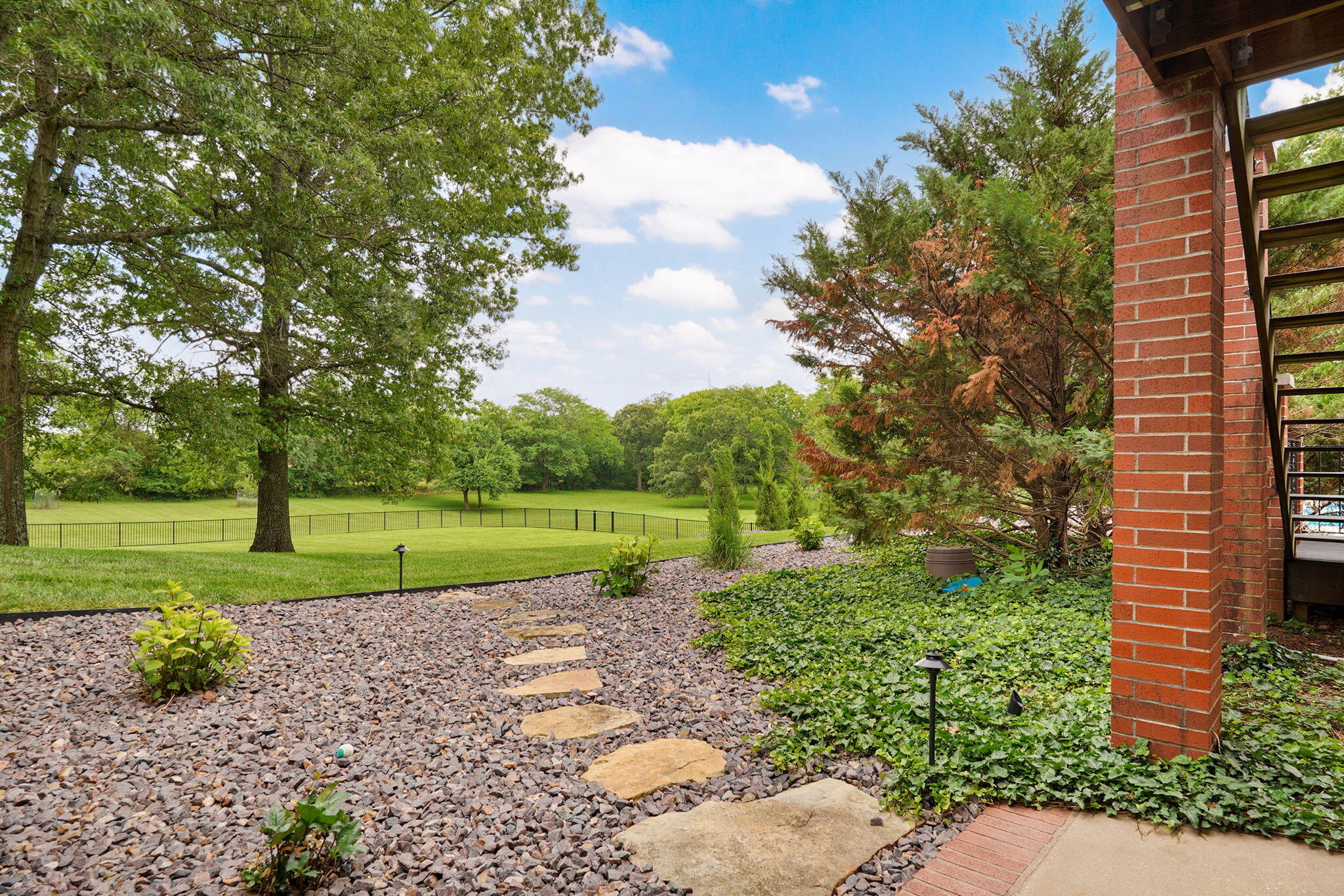 main property photo 13