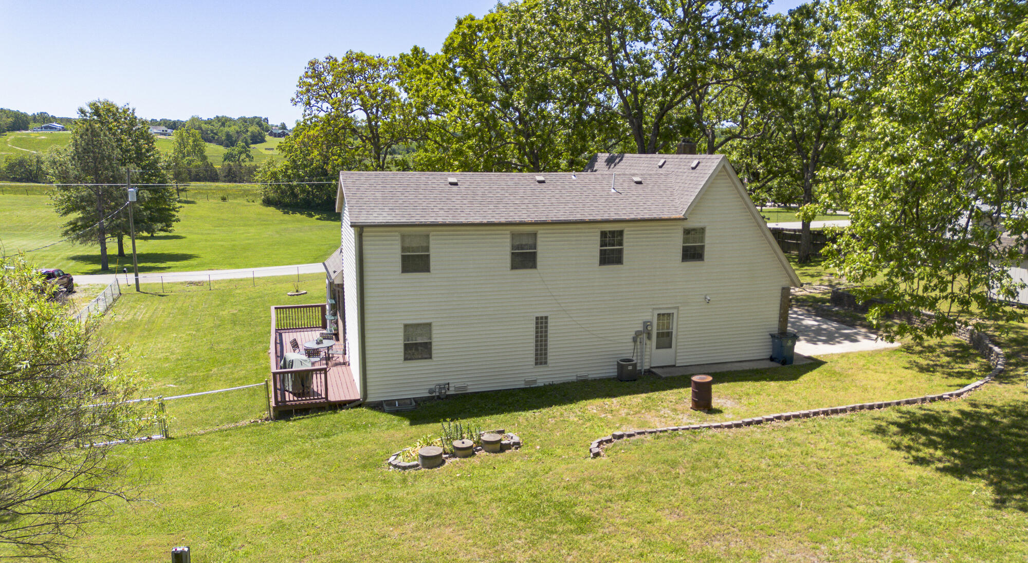 main property photo 40