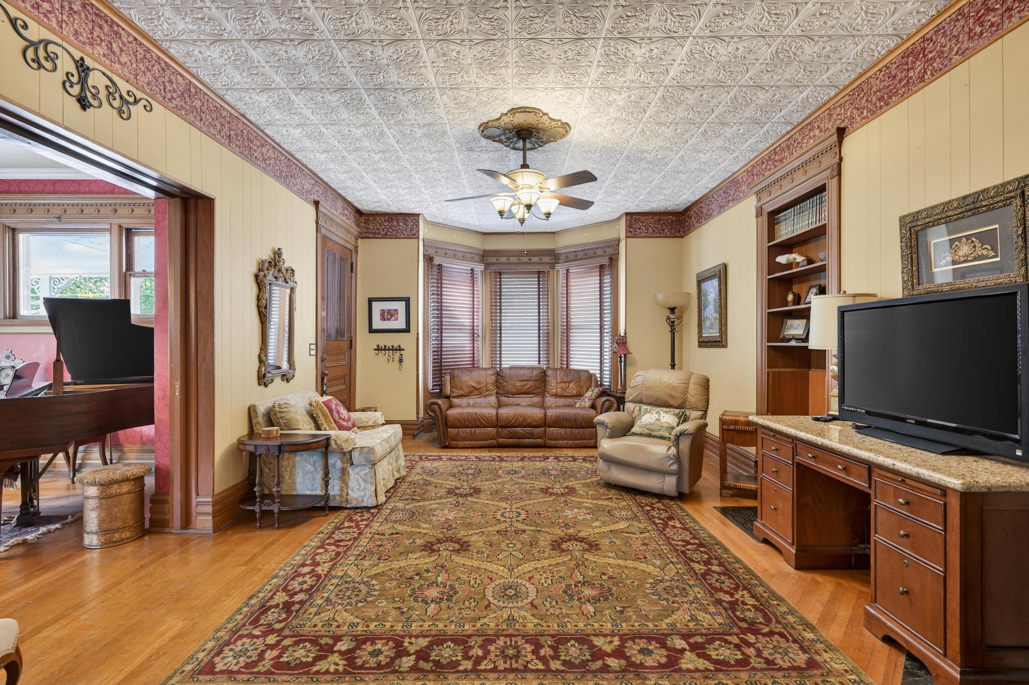 main property photo 17