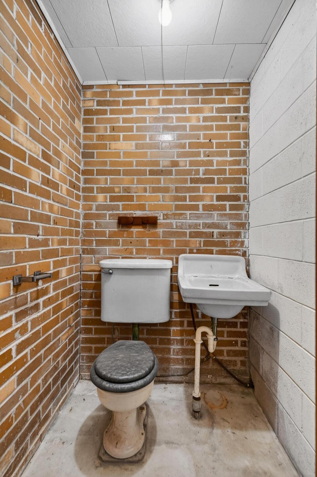 main property photo 80