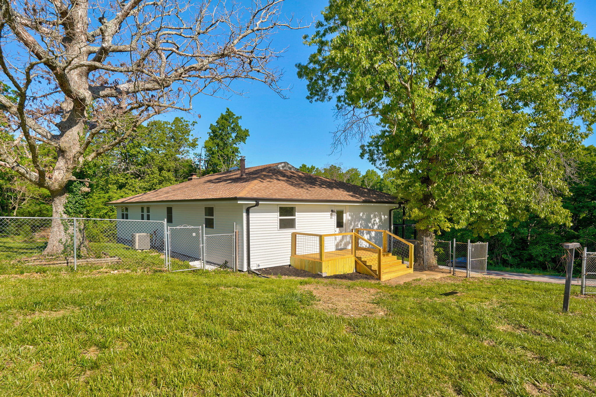 main property photo 28