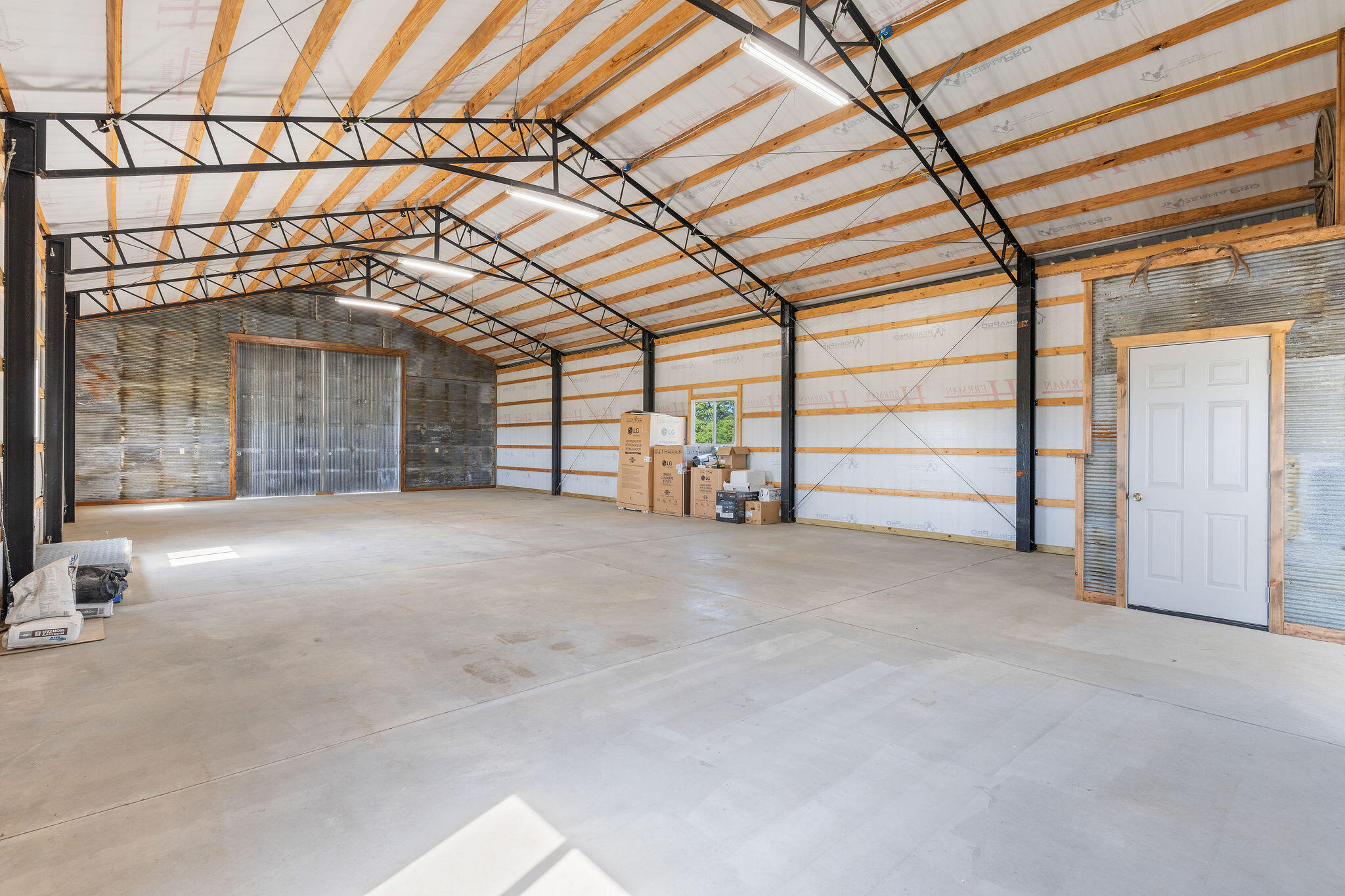 main property photo 16