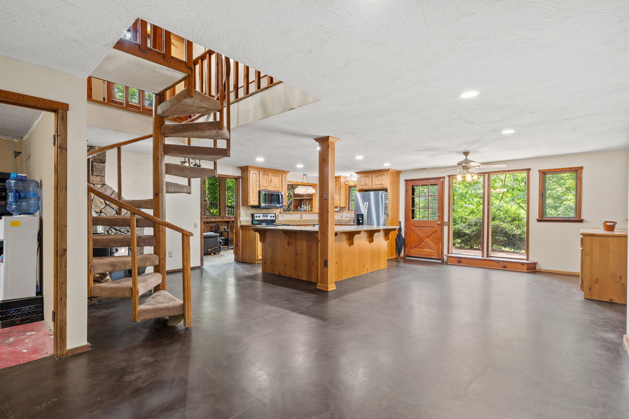 main property photo 28