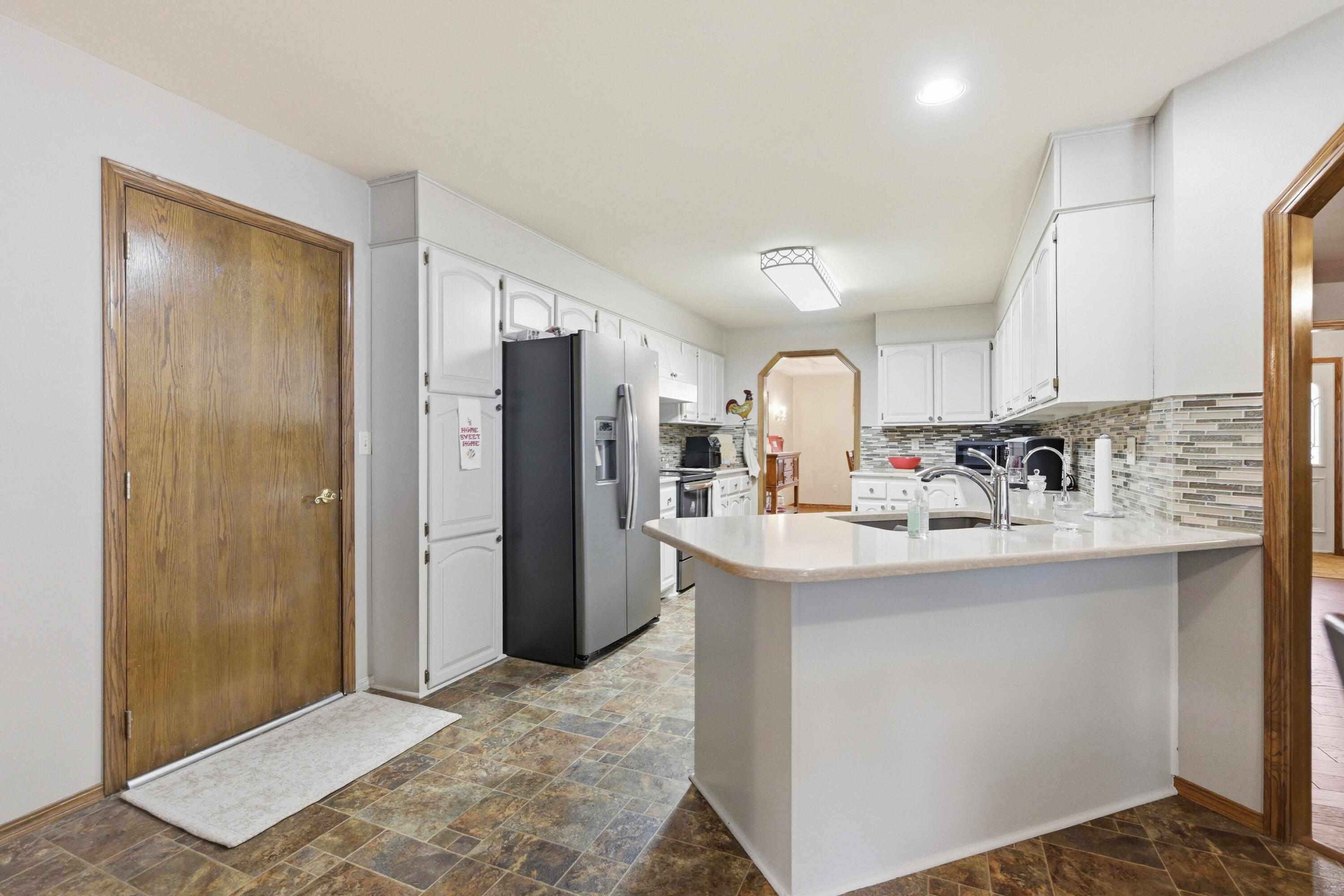 main property photo 16