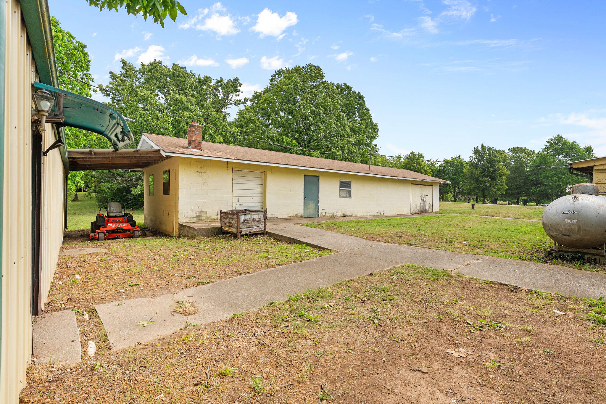 main property photo 4