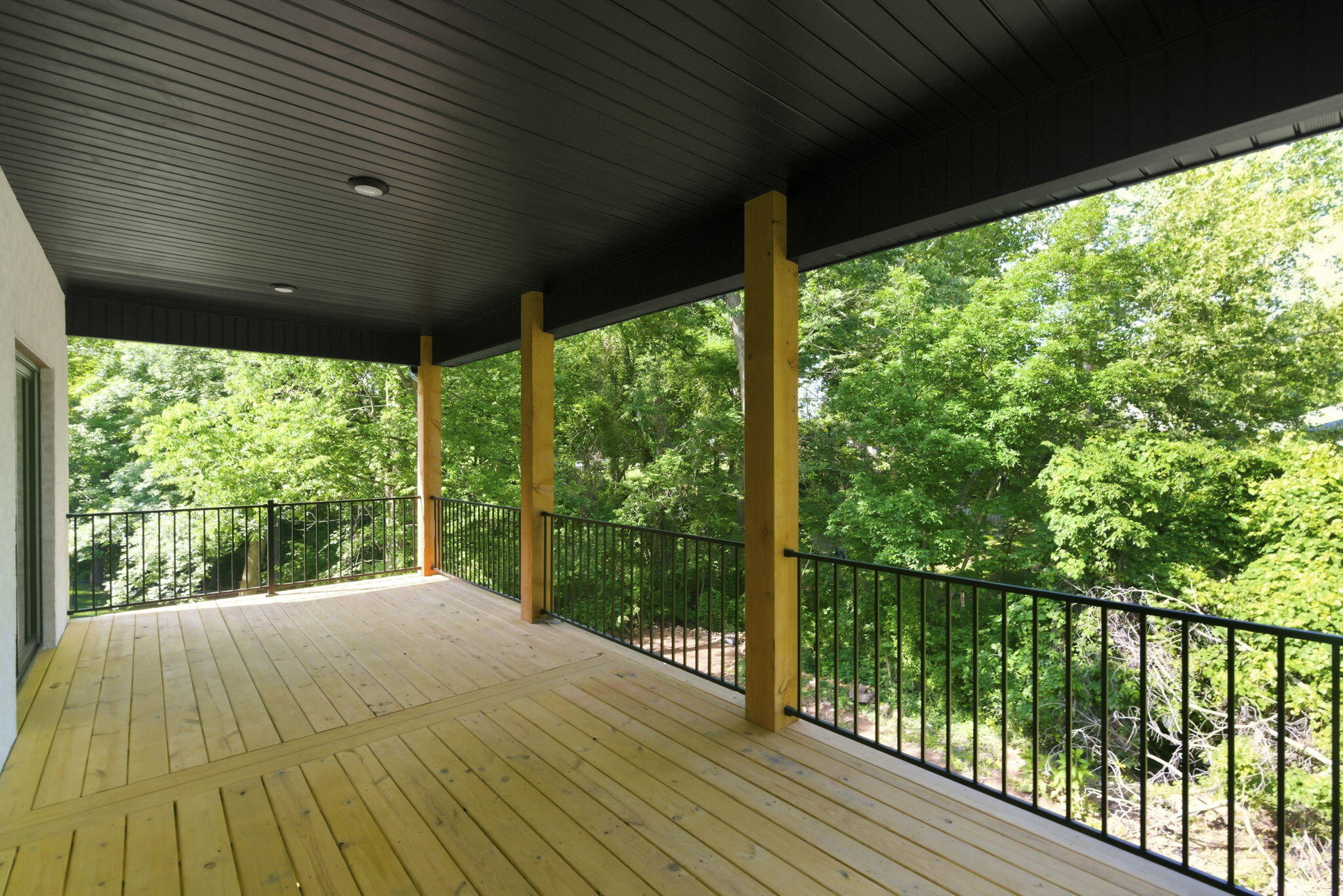 main property photo 16