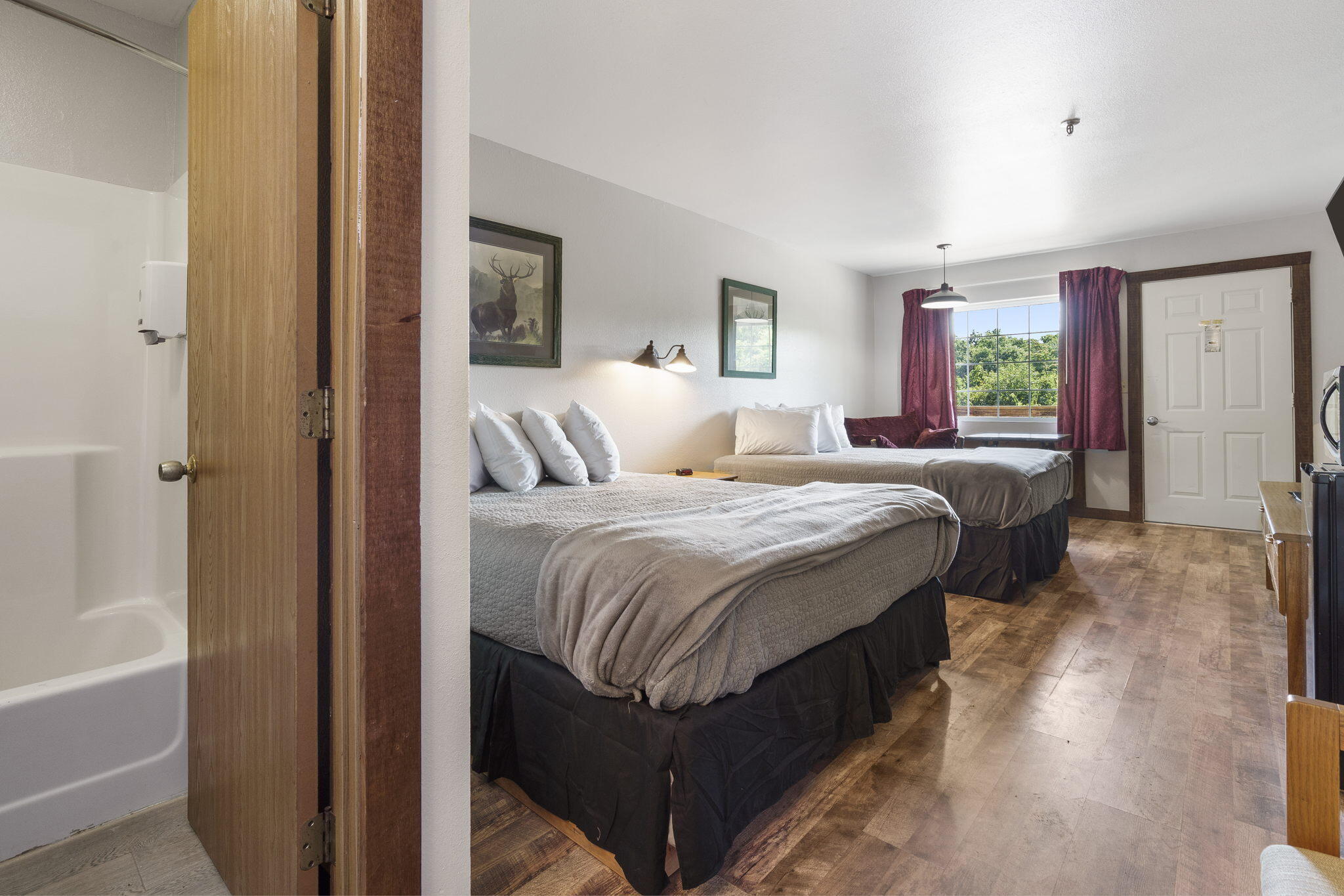 main property photo 9