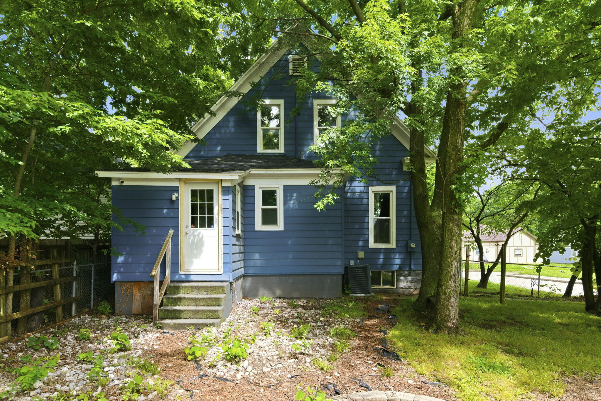 main property photo 34