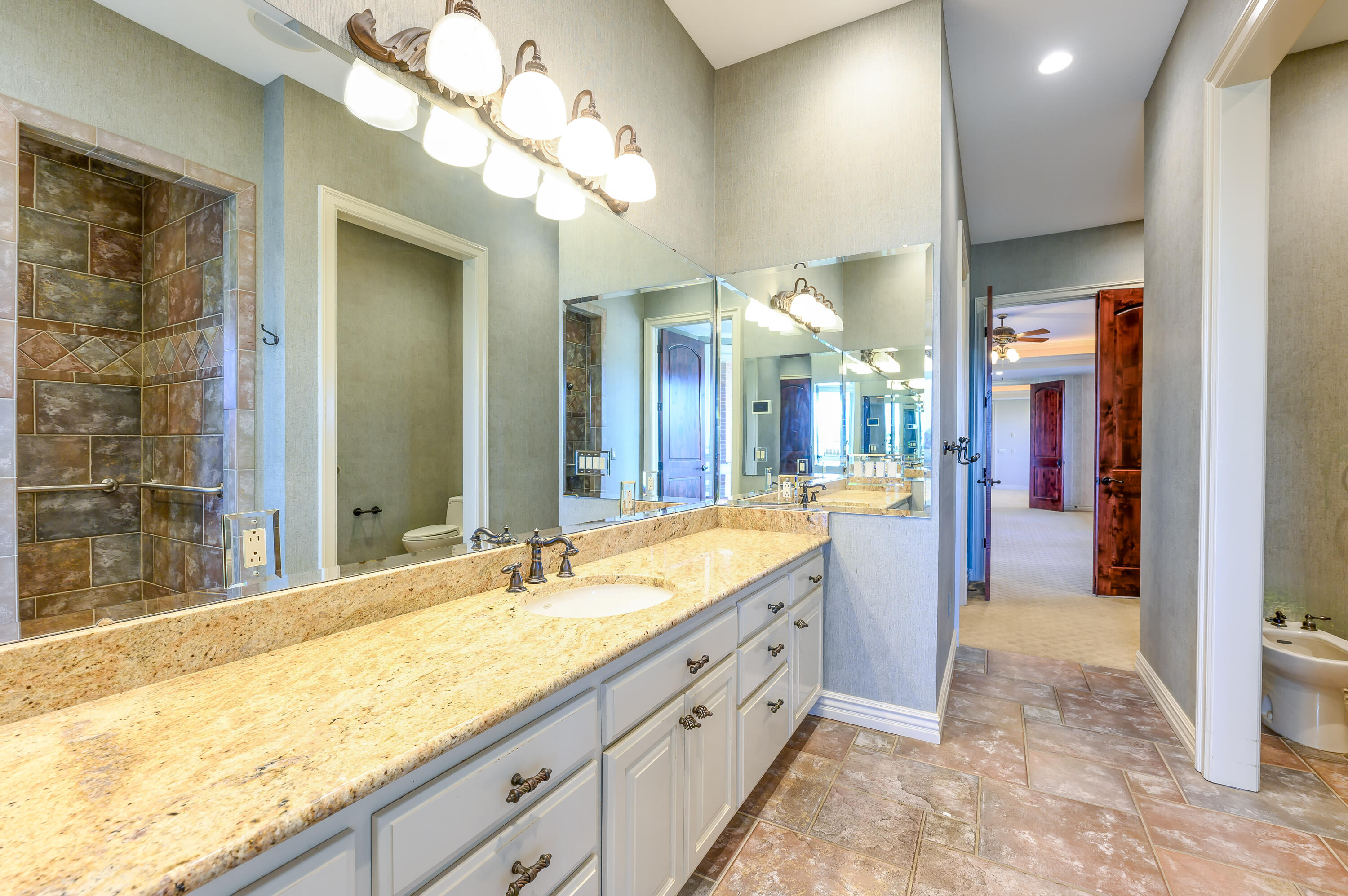 main property photo 59