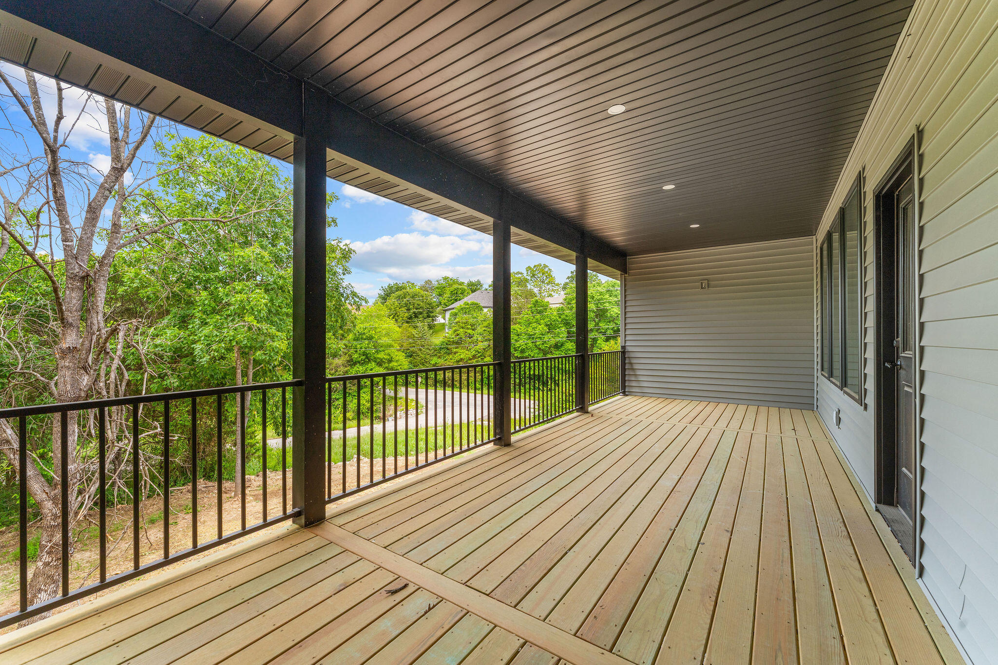 main property photo 13