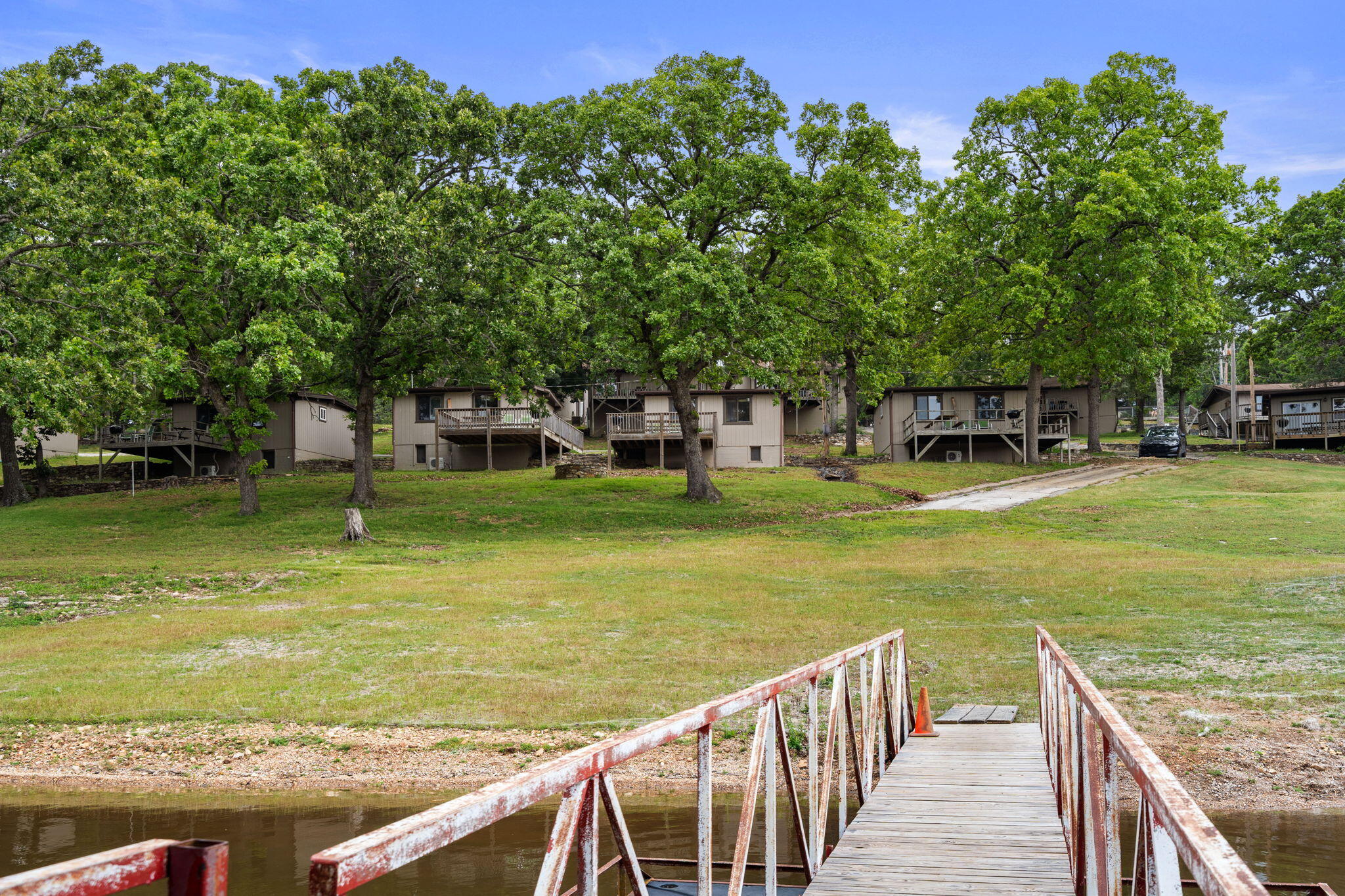 main property photo 40