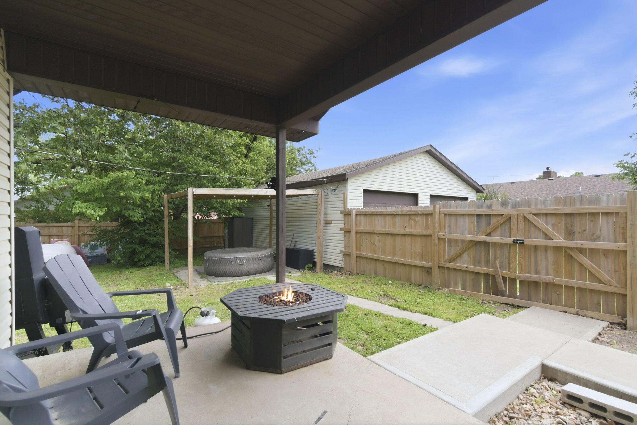 main property photo 22