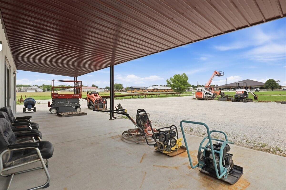 main property photo 28