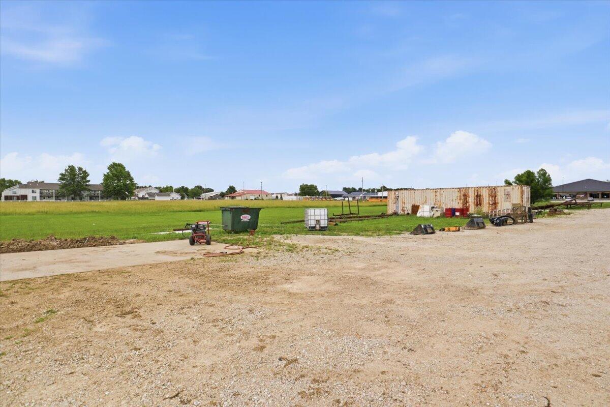 main property photo 32