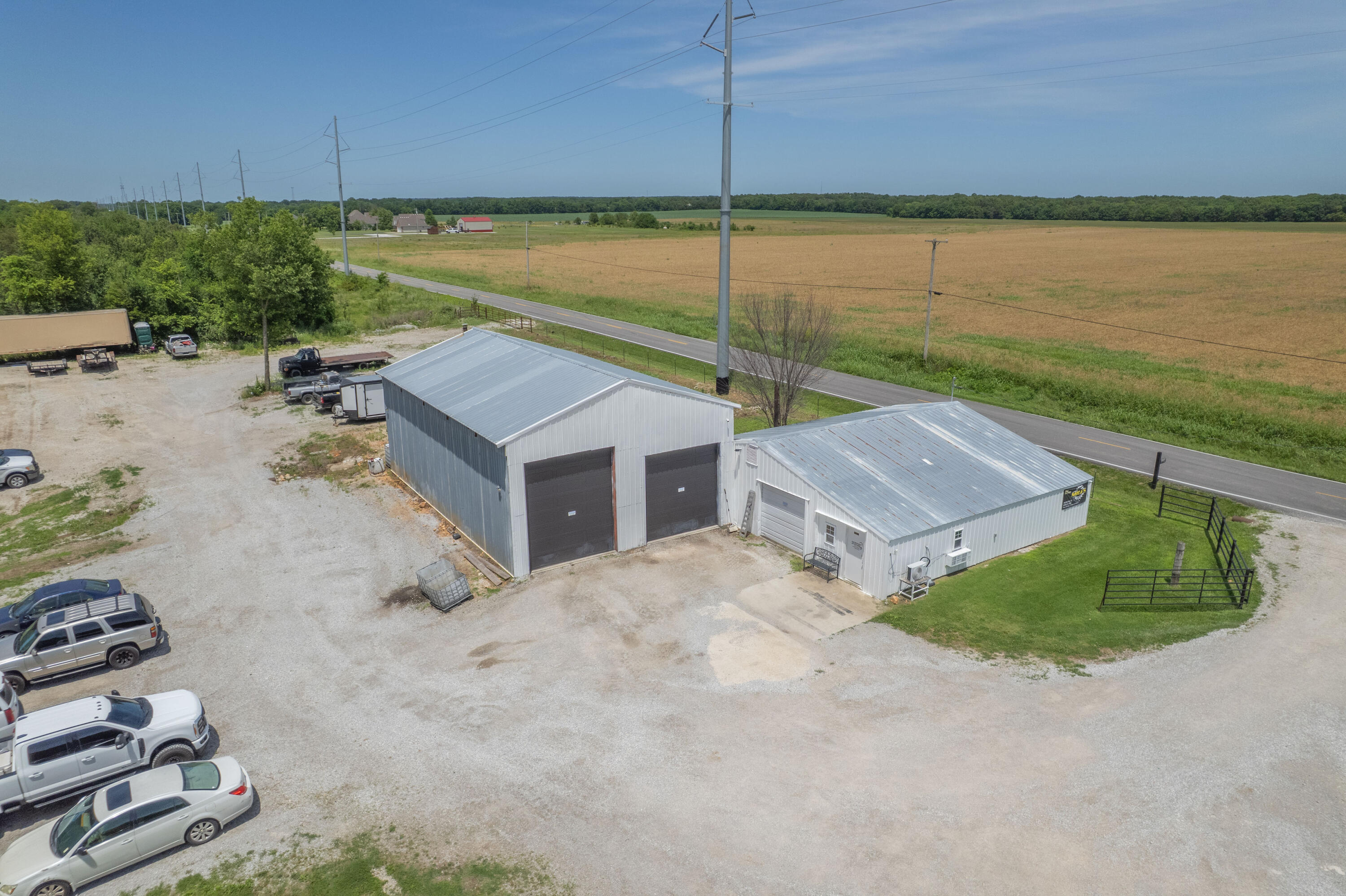 main property photo 40