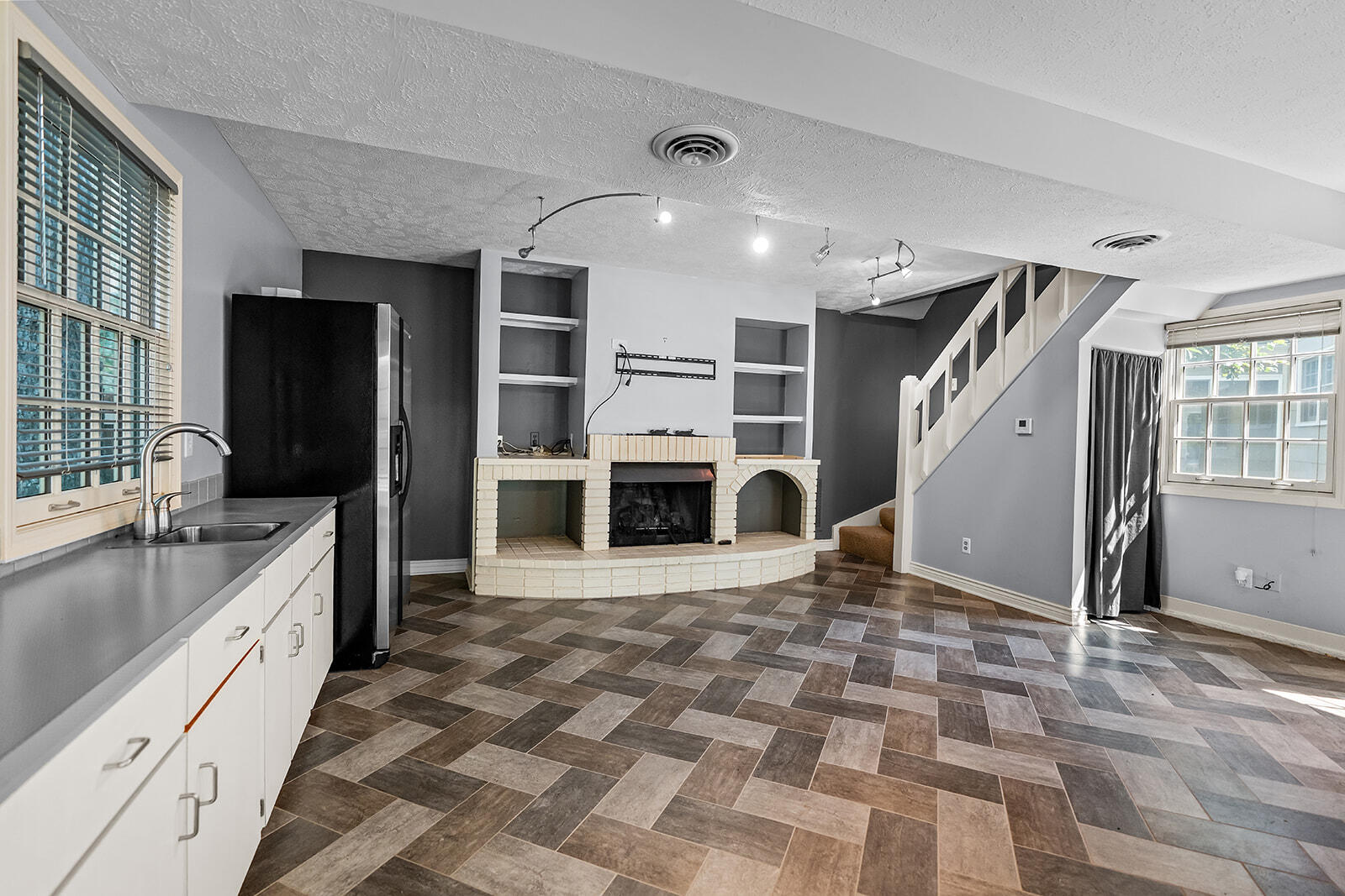 main property photo 58