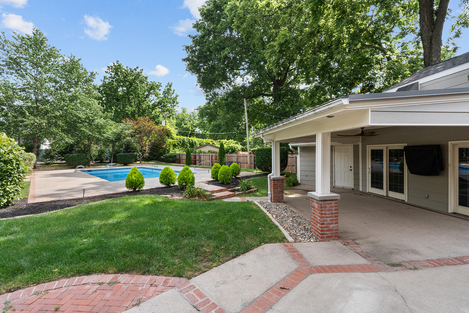 main property photo 9