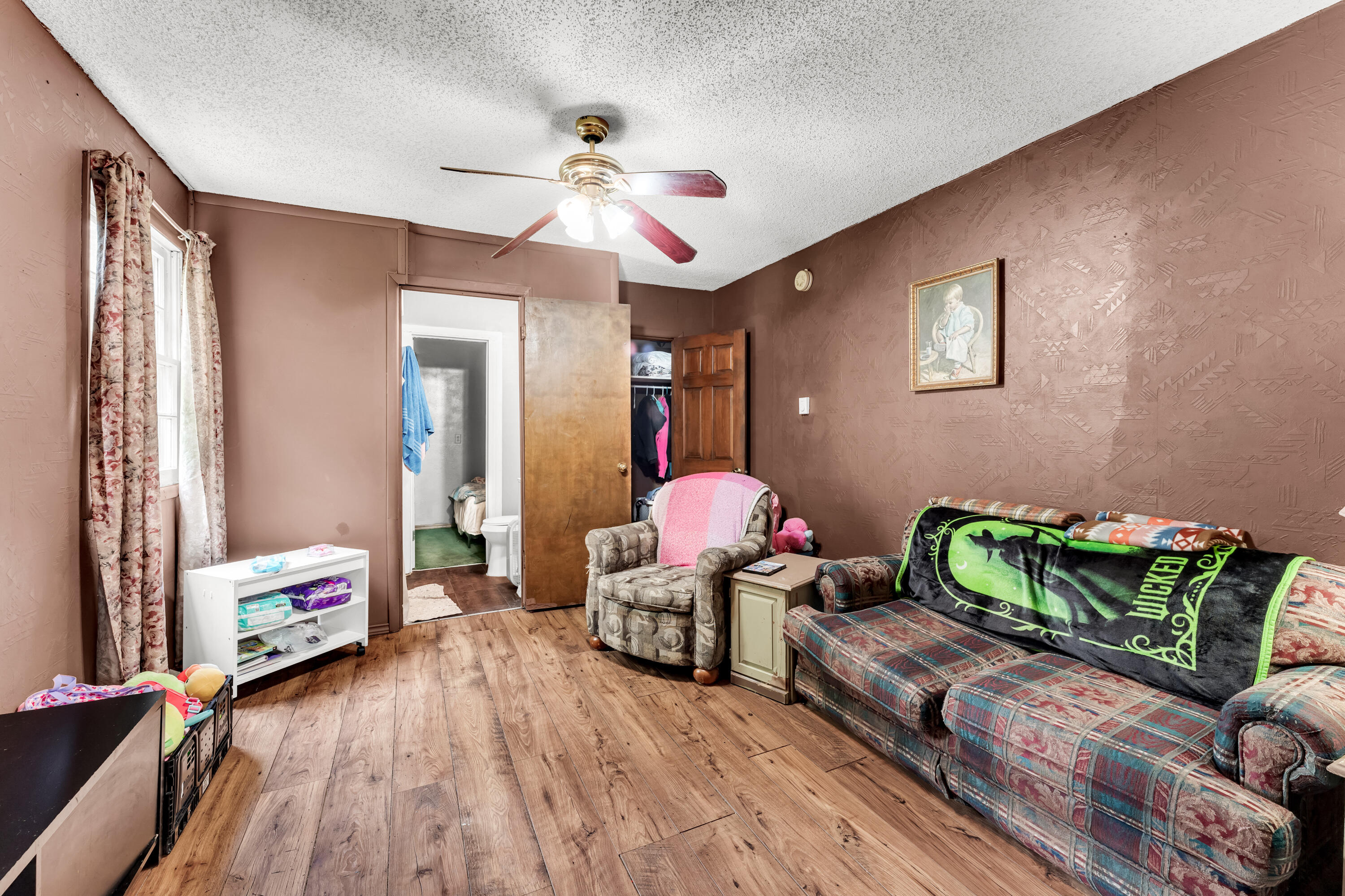 main property photo 13