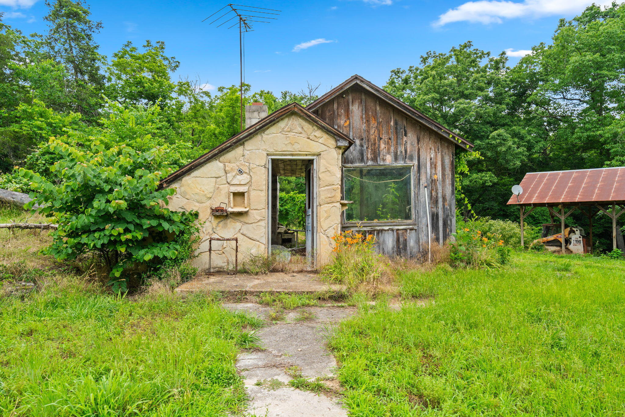 main property photo 41