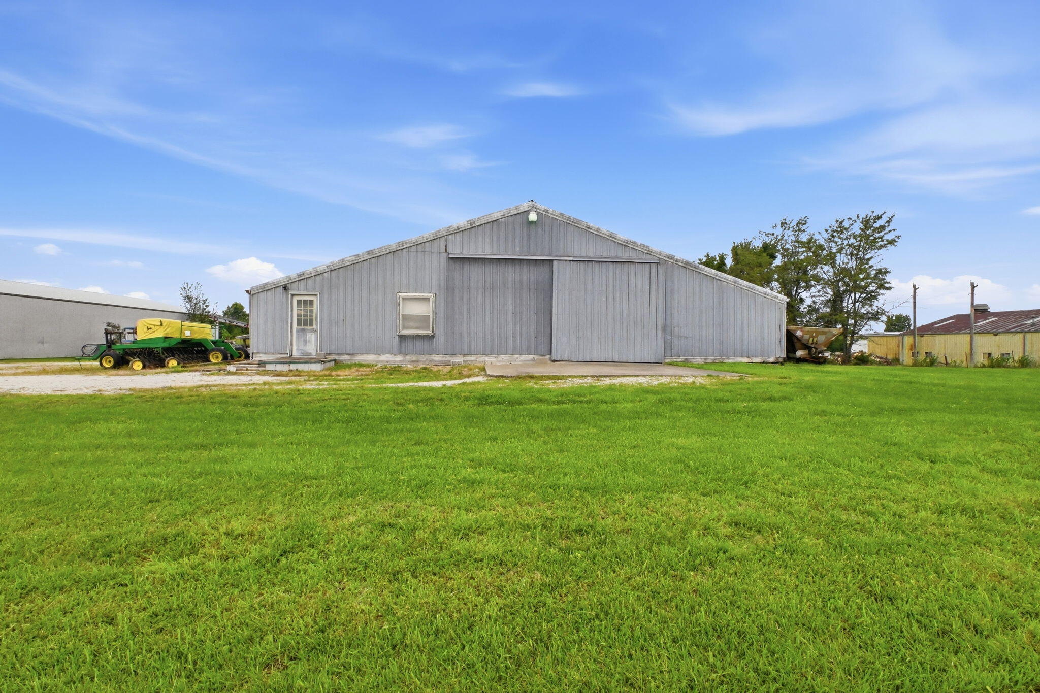 main property photo 13