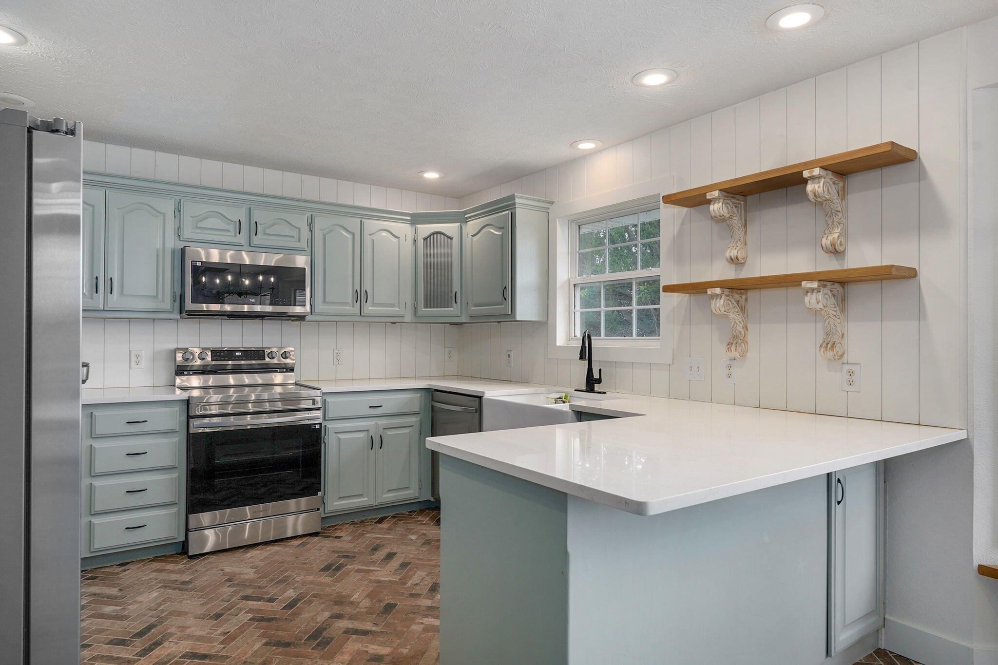 main property photo 11