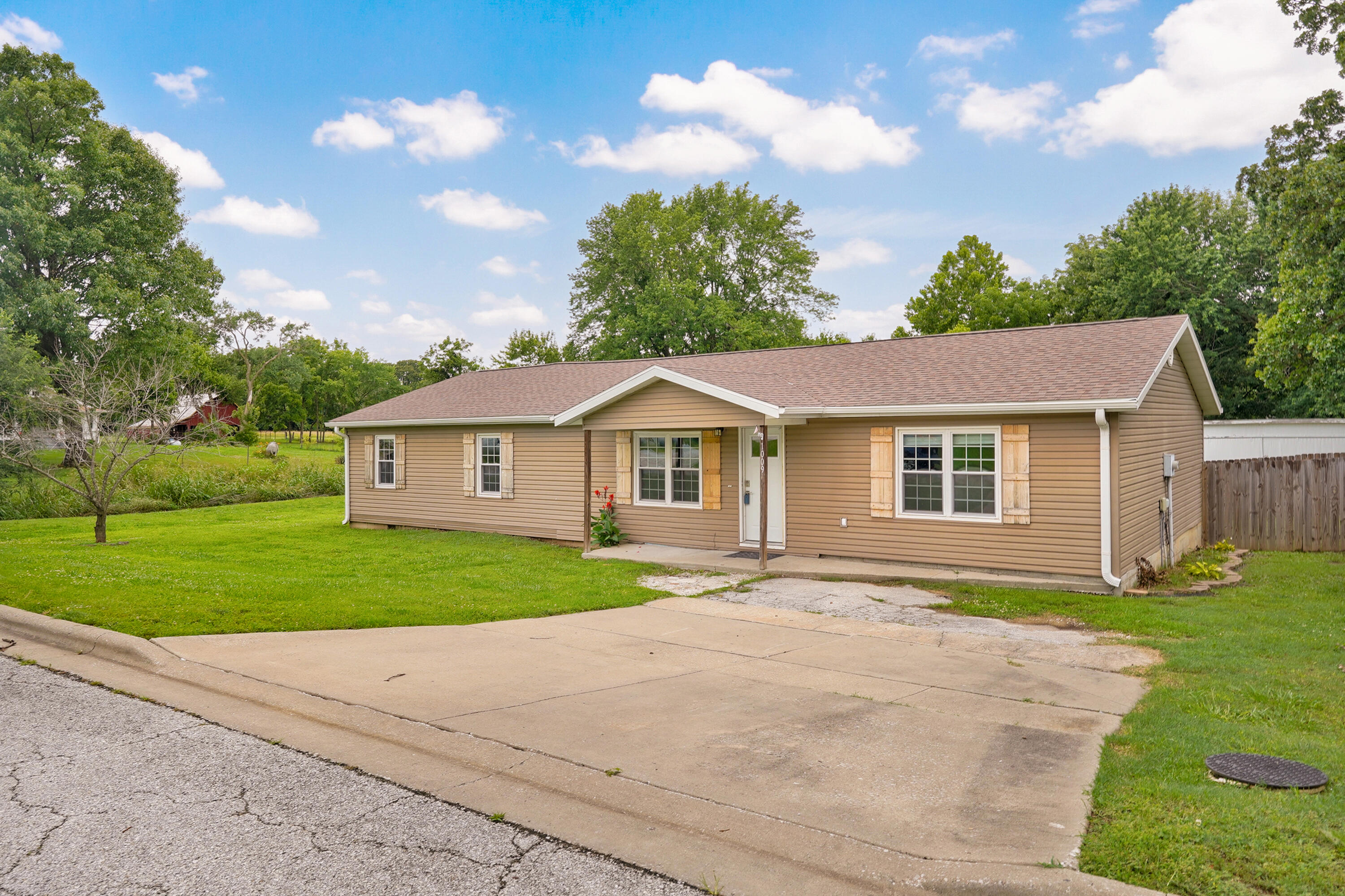 main property photo 32