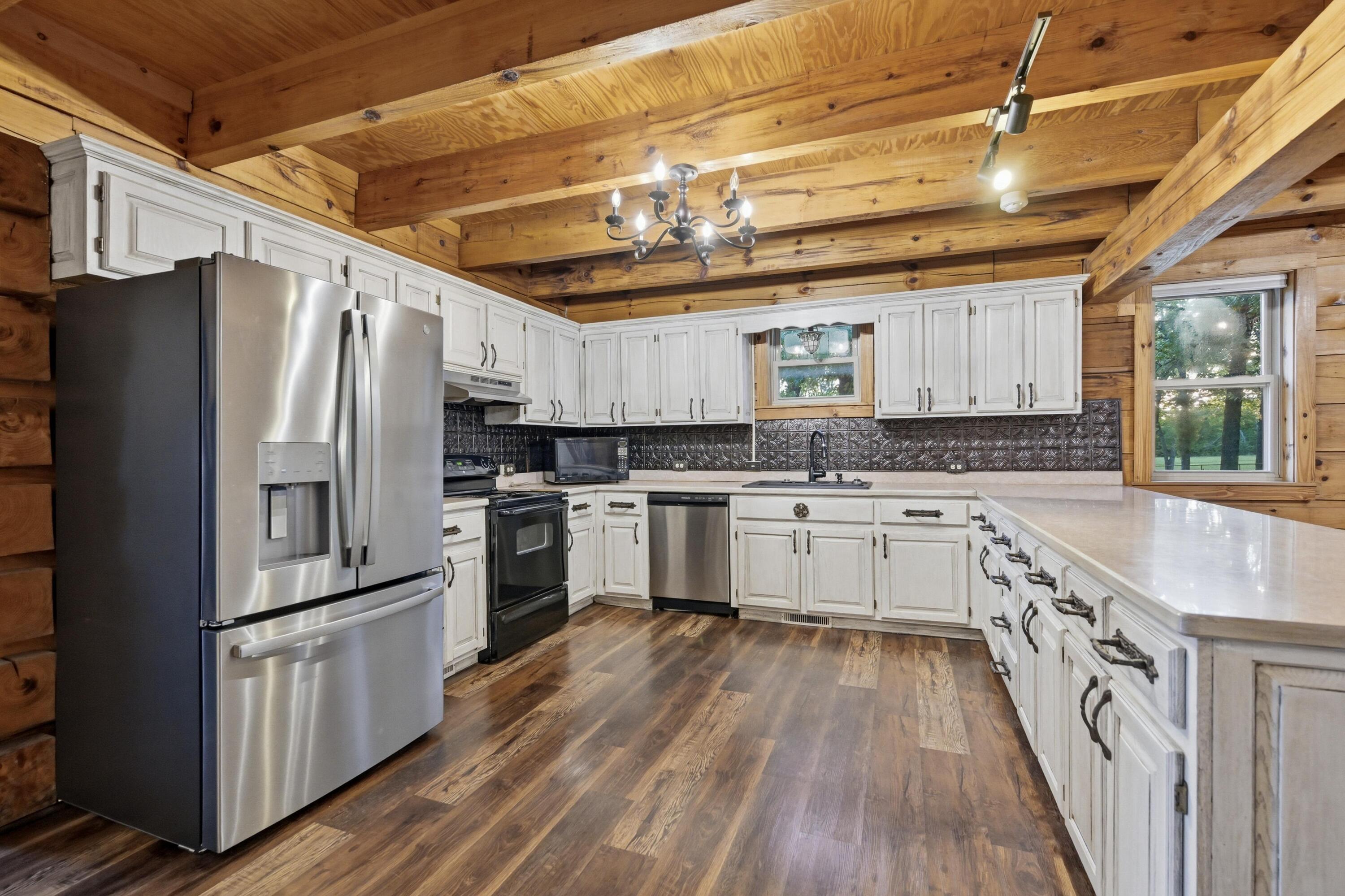 main property photo 123
