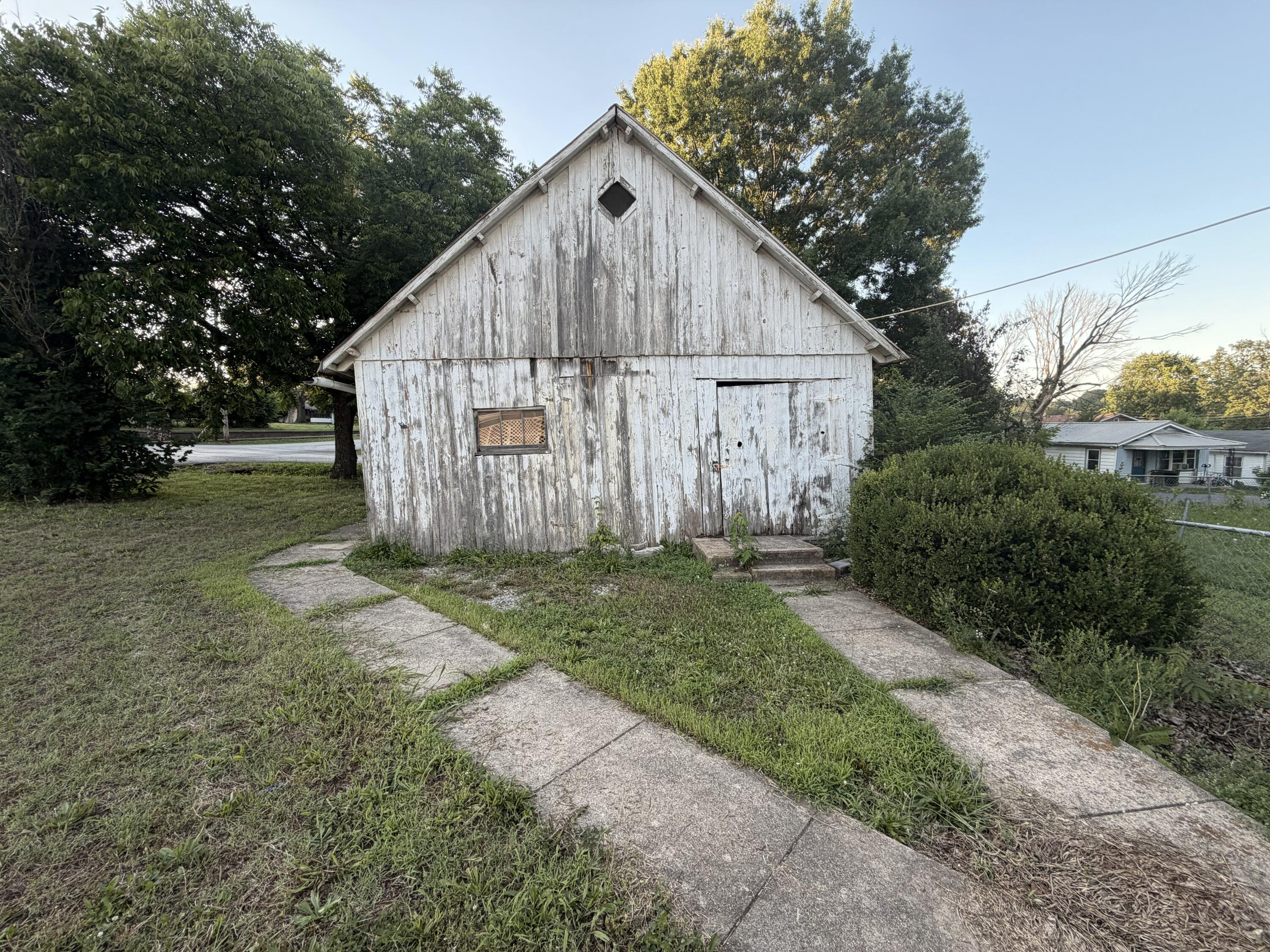 main property photo 7