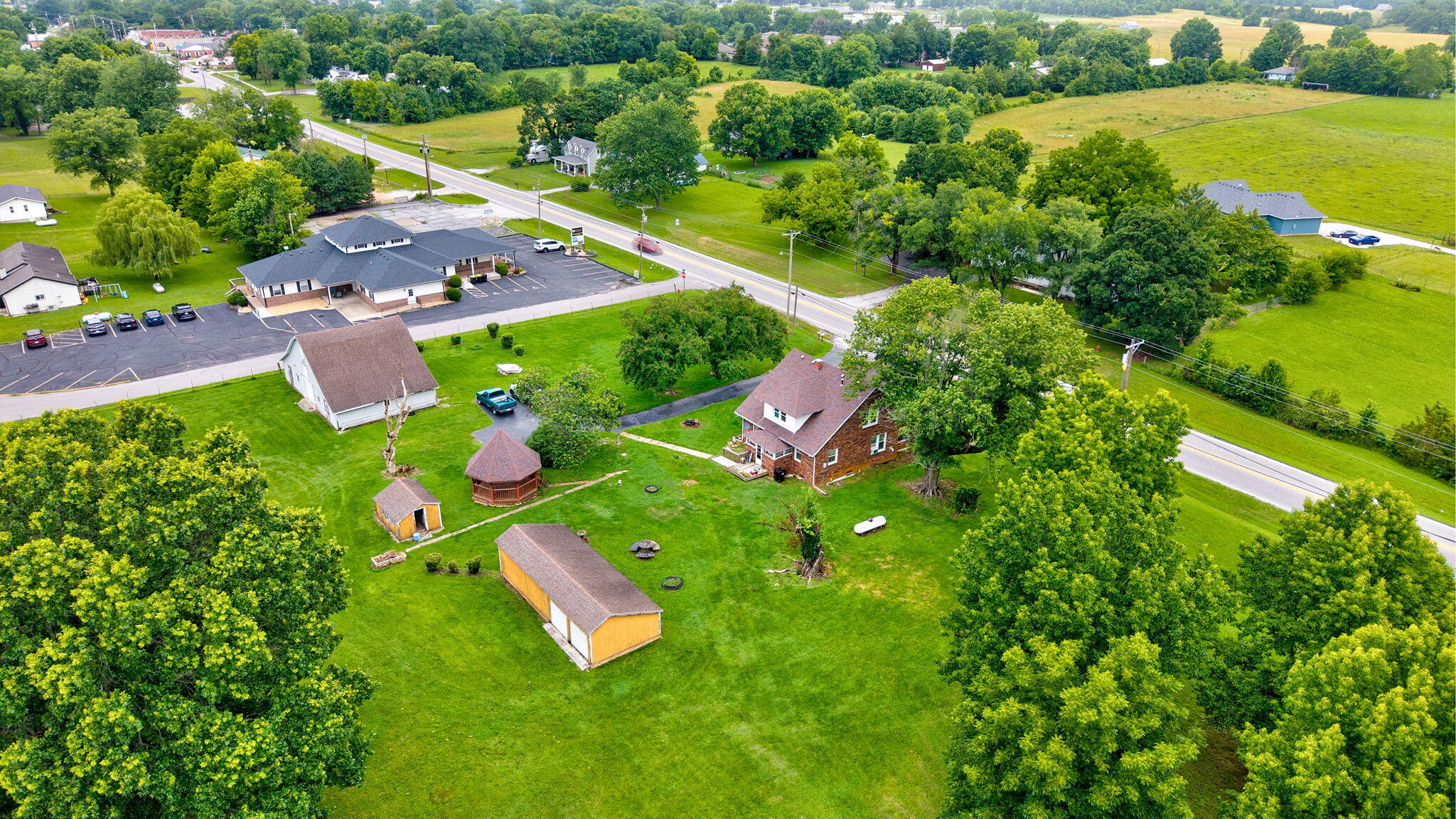 main property photo 28