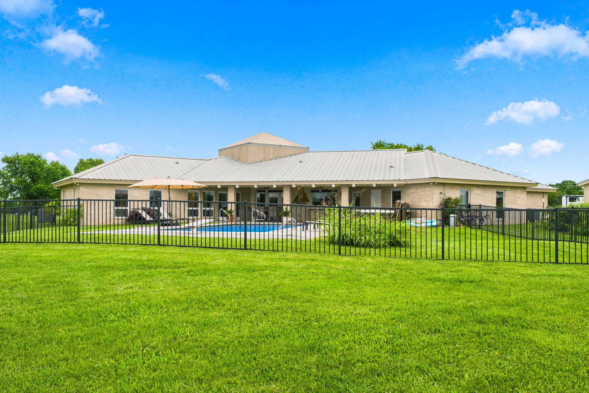 main property photo 32