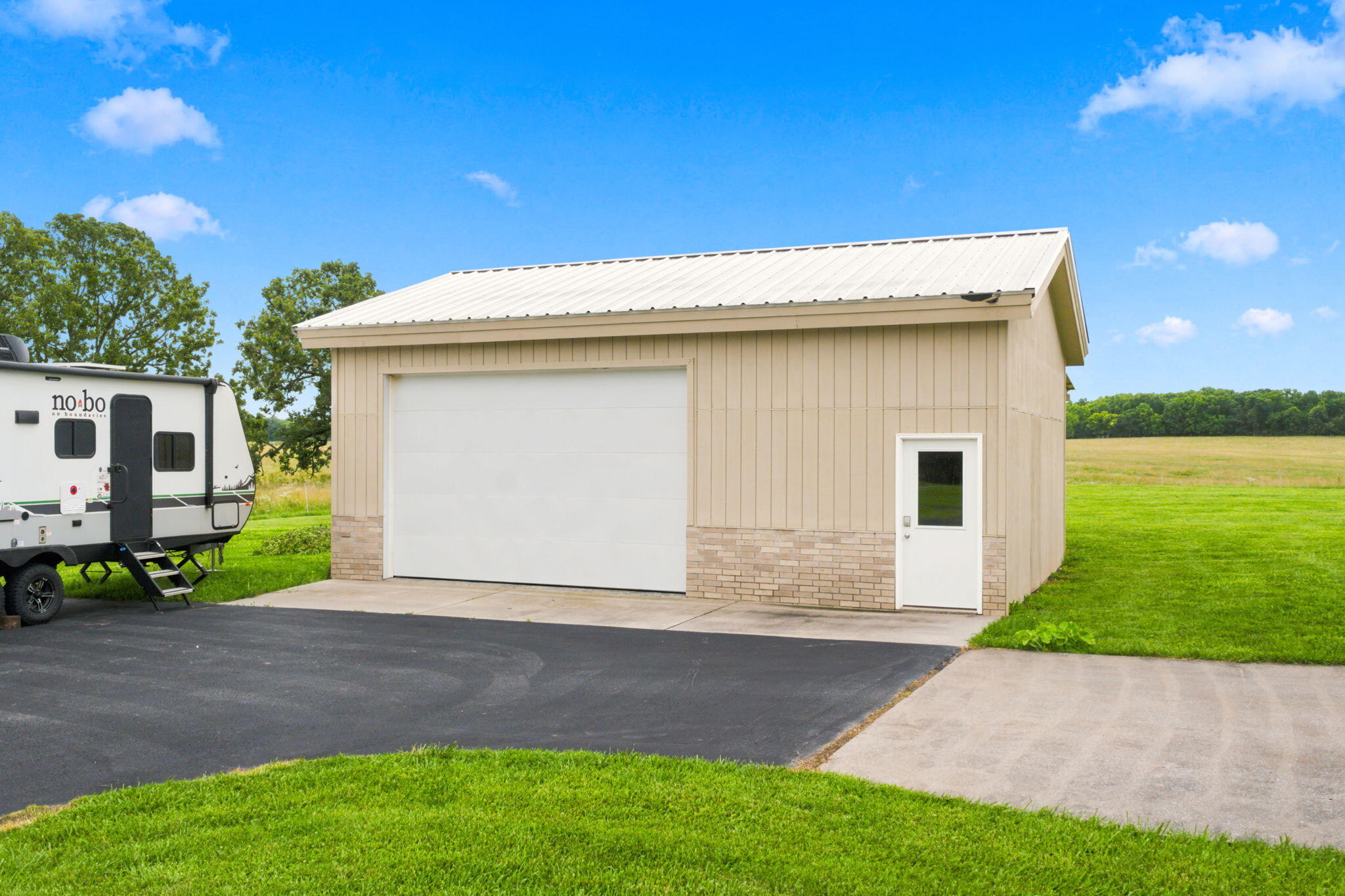 main property photo 33