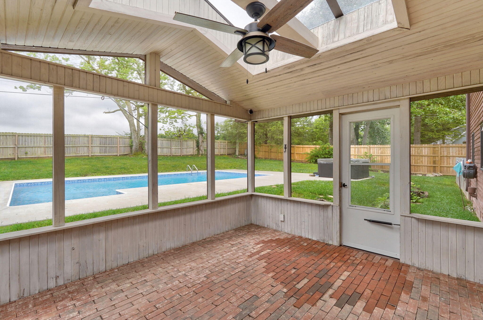 main property photo 45