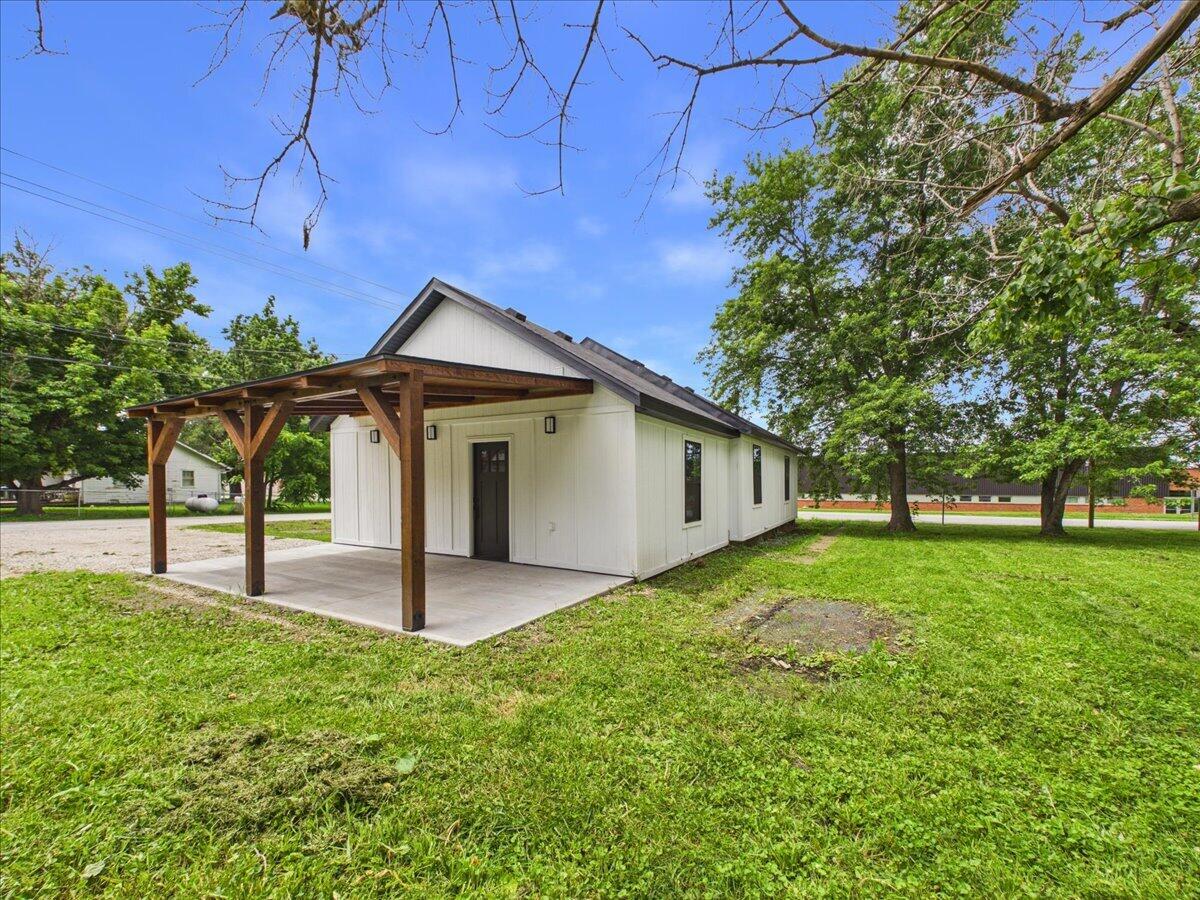 main property photo 11